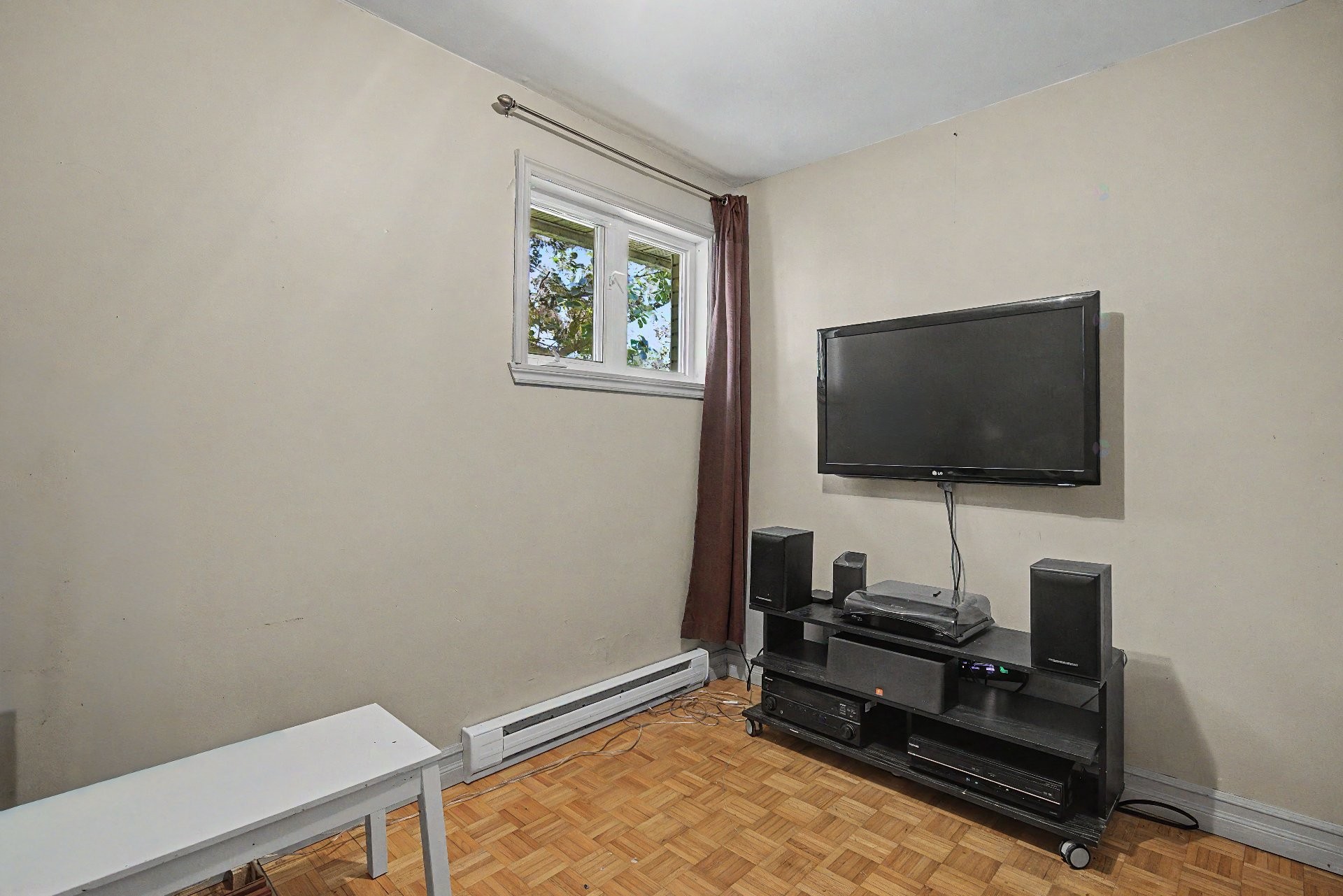 









1135


Rue Hart

,
Longueuil (Greenfield Park),




QC
J4V1J1

