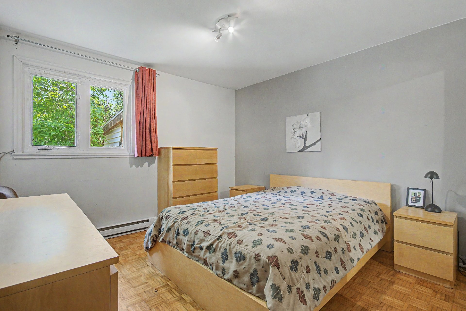 









1135


Rue Hart

,
Longueuil (Greenfield Park),




QC
J4V1J1

