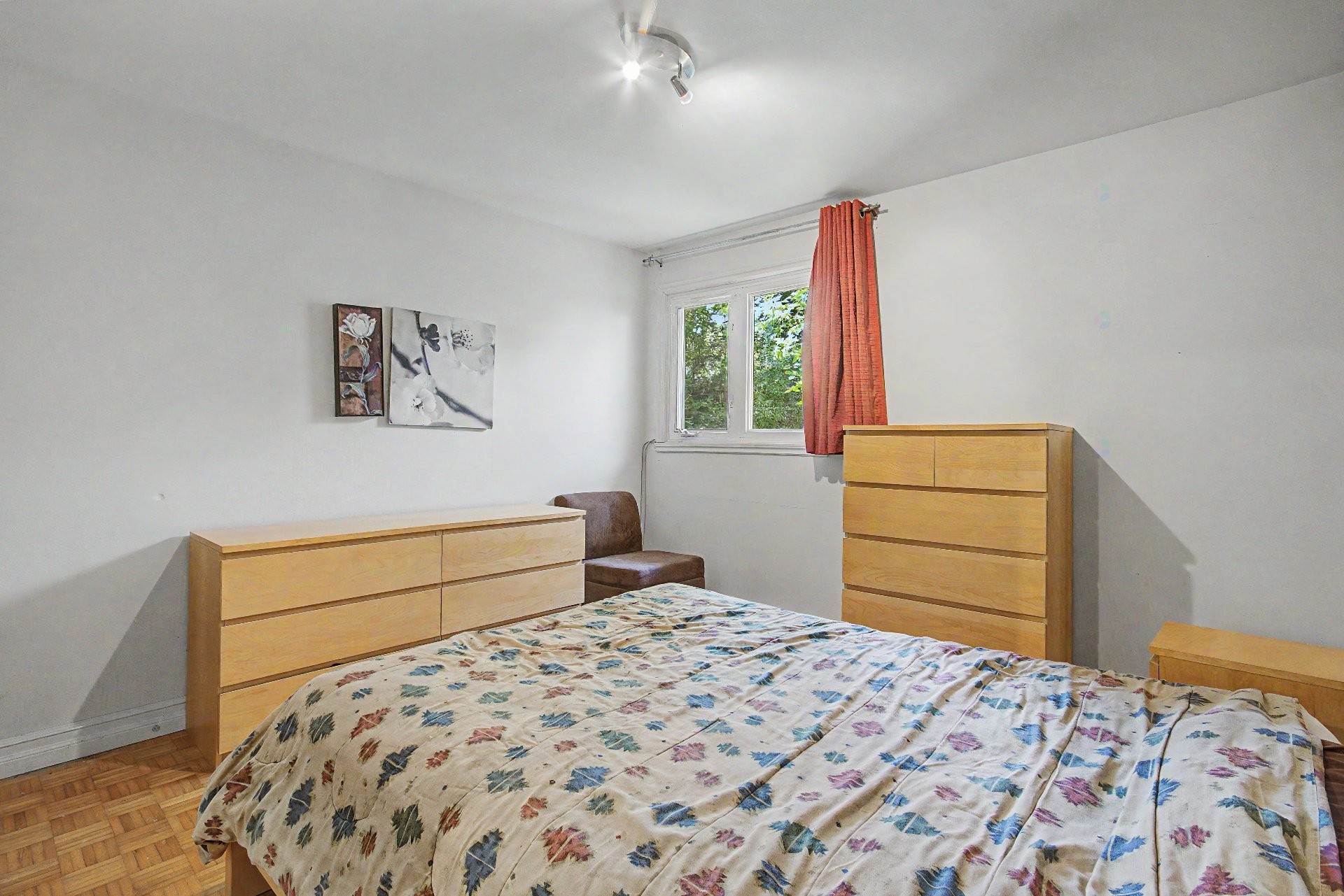 









1135


Rue Hart

,
Longueuil (Greenfield Park),




QC
J4V1J1

