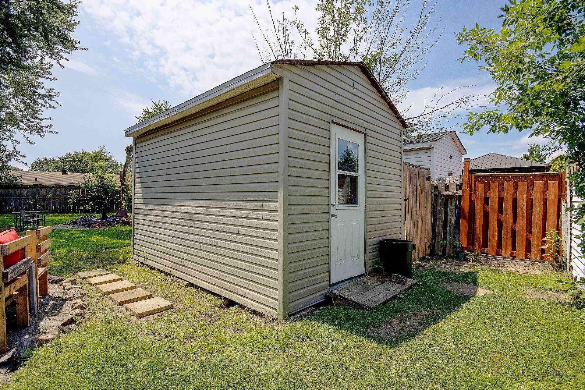 









1135


Rue Hart

,
Longueuil (Greenfield Park),




QC
J4V1J1

