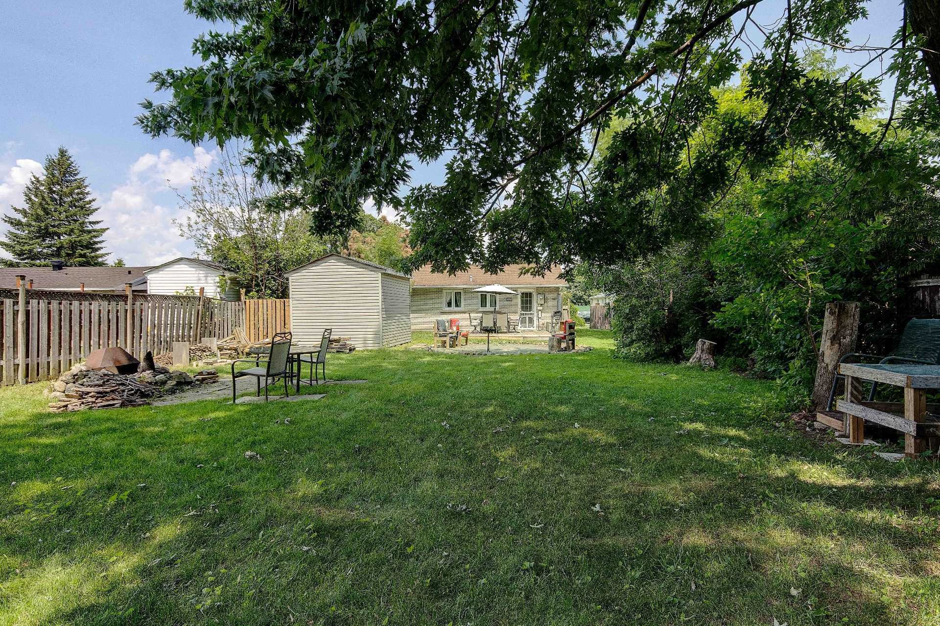 









1135


Rue Hart

,
Longueuil (Greenfield Park),




QC
J4V1J1


