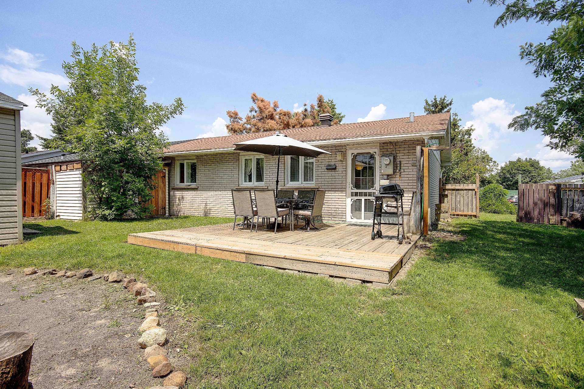 









1135


Rue Hart

,
Longueuil (Greenfield Park),




QC
J4V1J1

