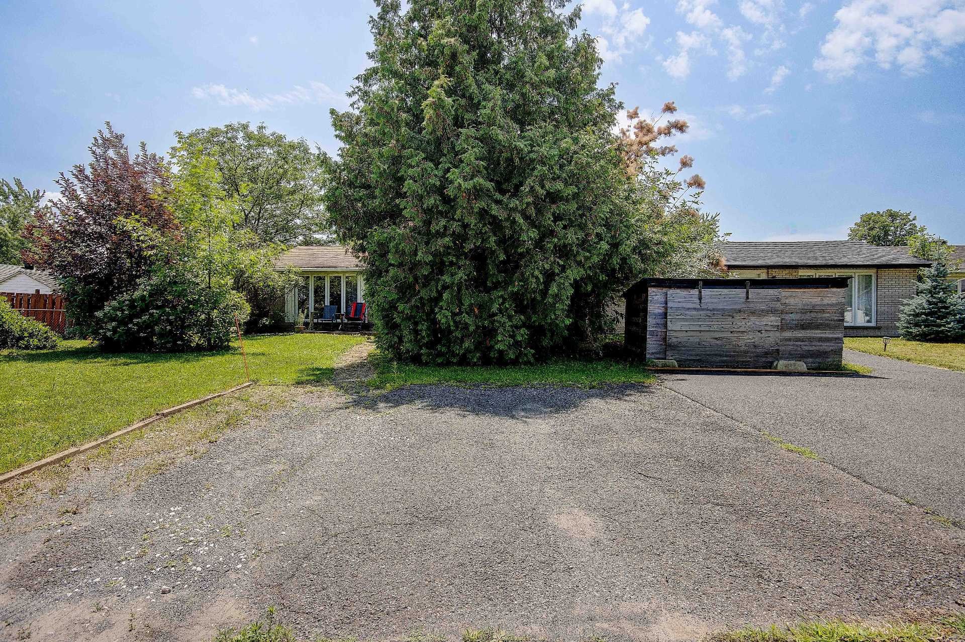 









1135


Rue Hart

,
Longueuil (Greenfield Park),




QC
J4V1J1

