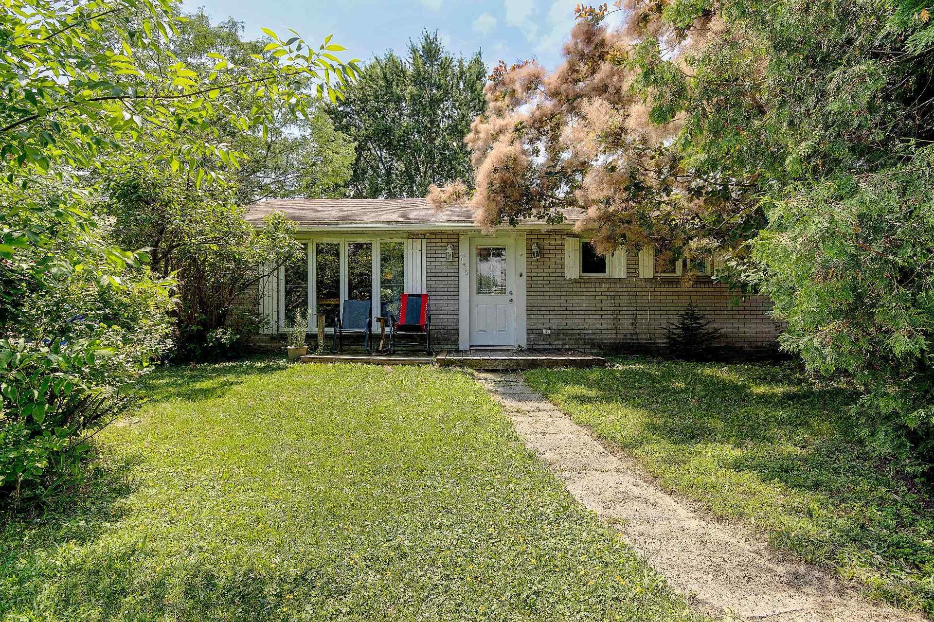 









1135


Rue Hart

,
Longueuil (Greenfield Park),




QC
J4V1J1

