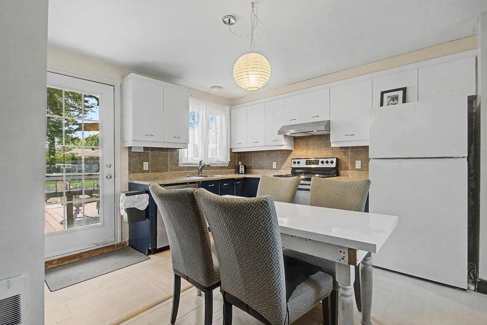 









1135


Rue Hart

,
Longueuil (Greenfield Park),




QC
J4V1J1

