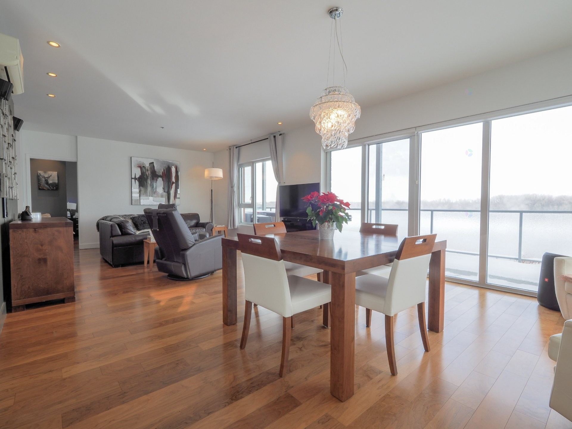 









1100


Av. des Draveurs

, 301,
Trois-Rivières,




QC
G9A0C6

