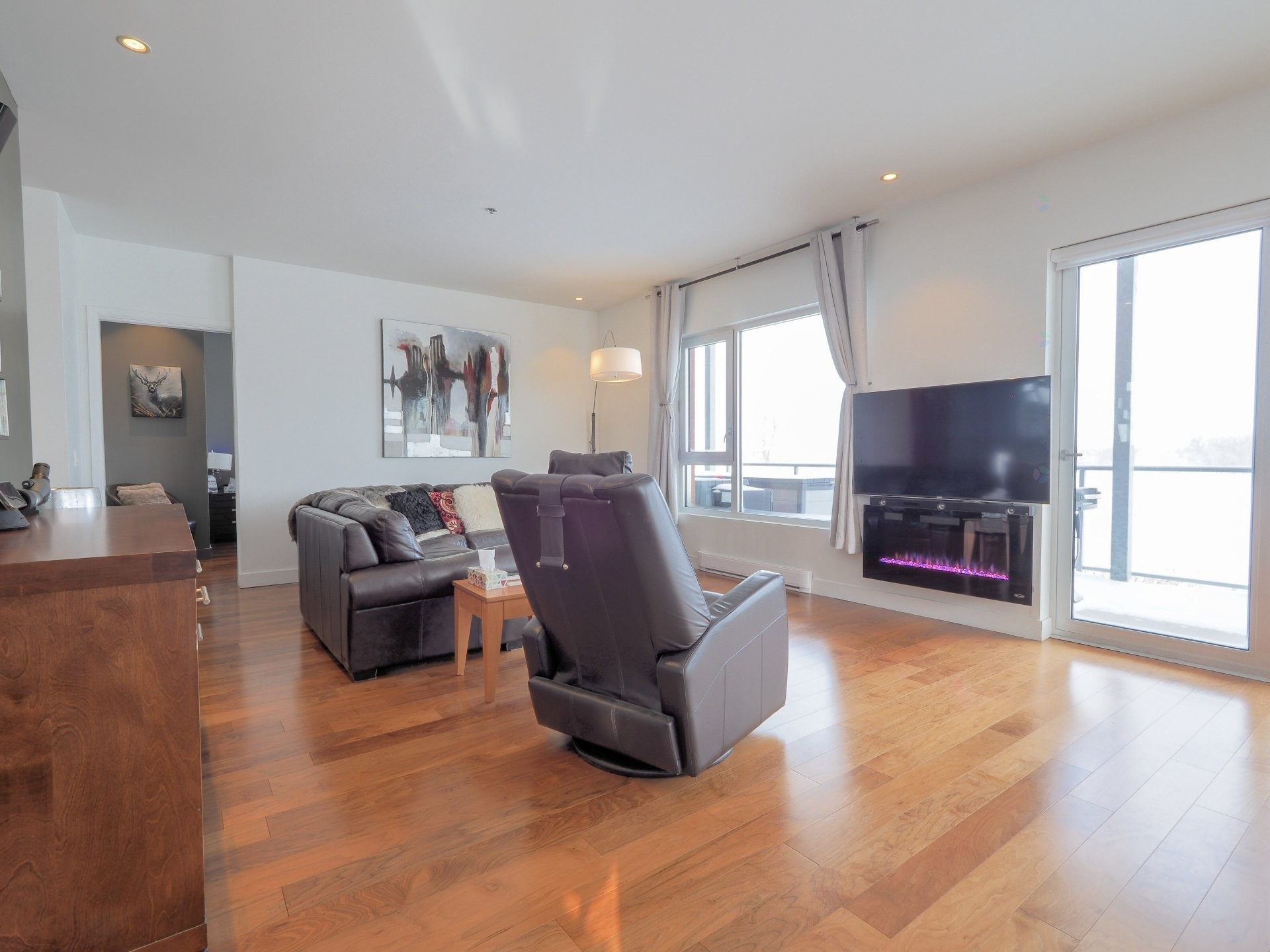









1100


Av. des Draveurs

, 301,
Trois-Rivières,




QC
G9A0C6

