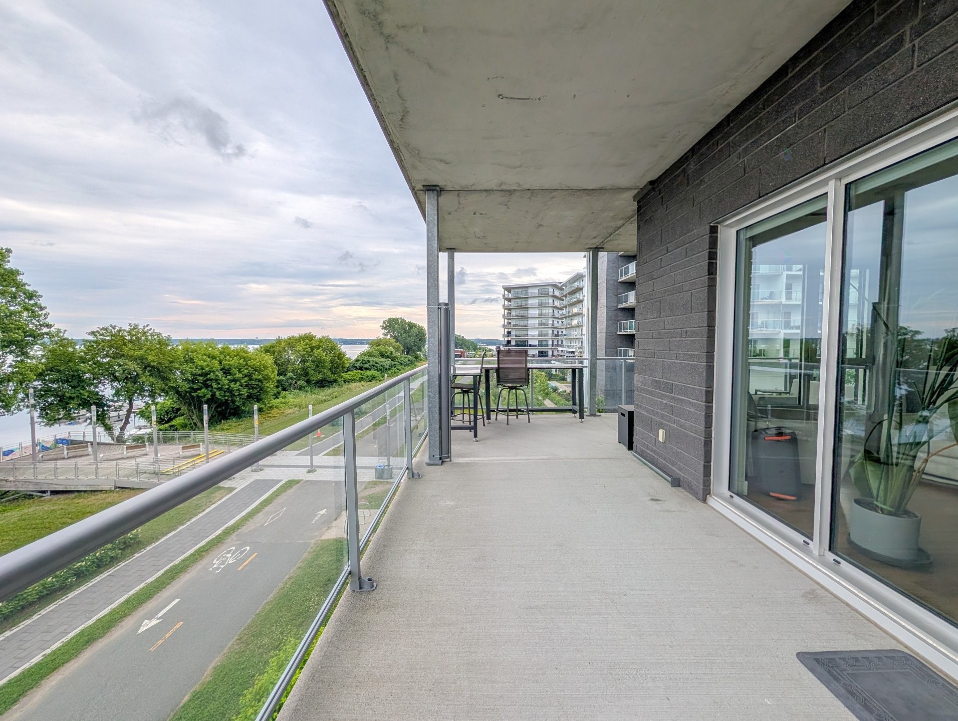









1100


Av. des Draveurs

, 301,
Trois-Rivières,




QC
G9A0C6

