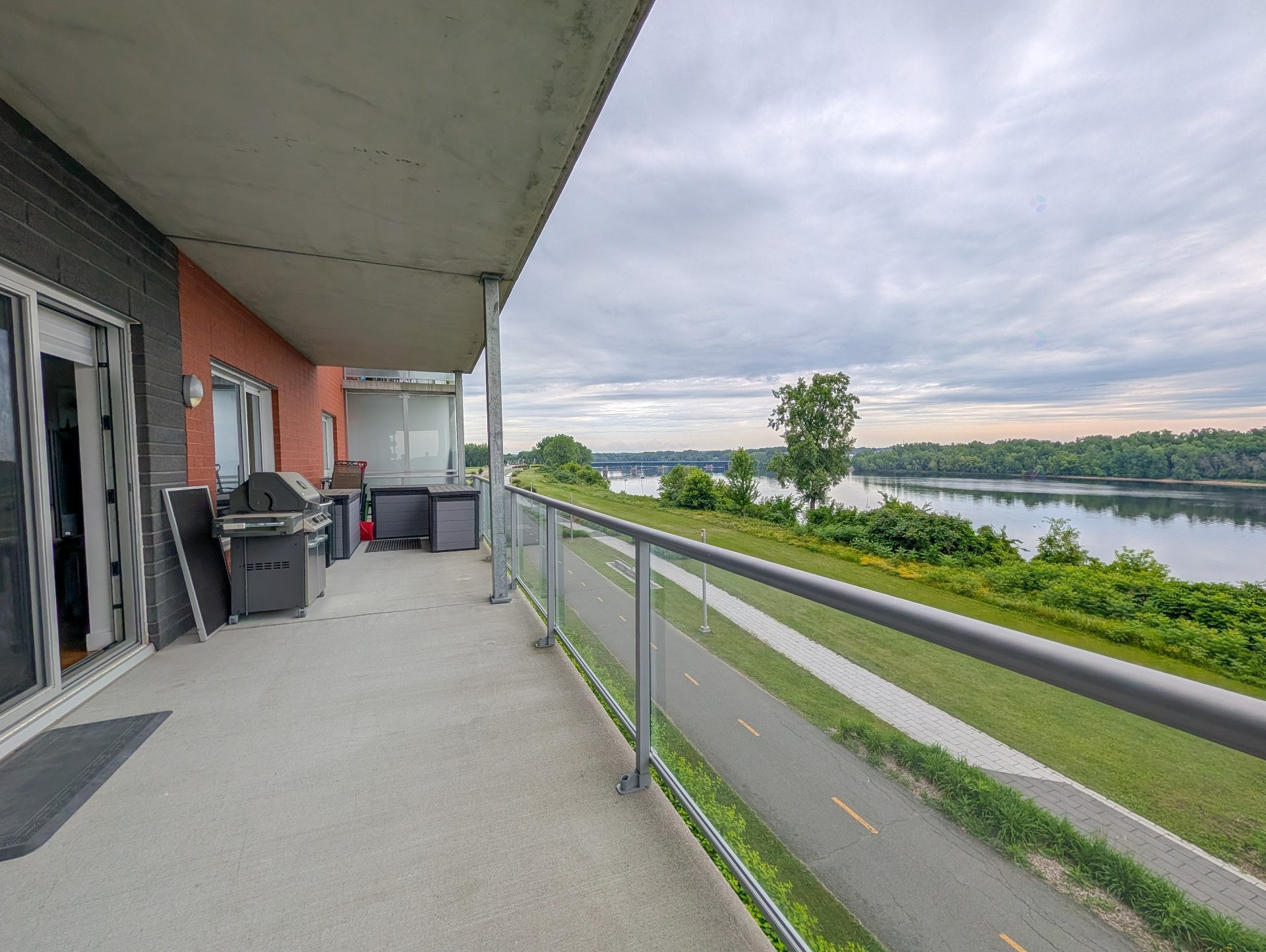 









1100


Av. des Draveurs

, 301,
Trois-Rivières,




QC
G9A0C6

