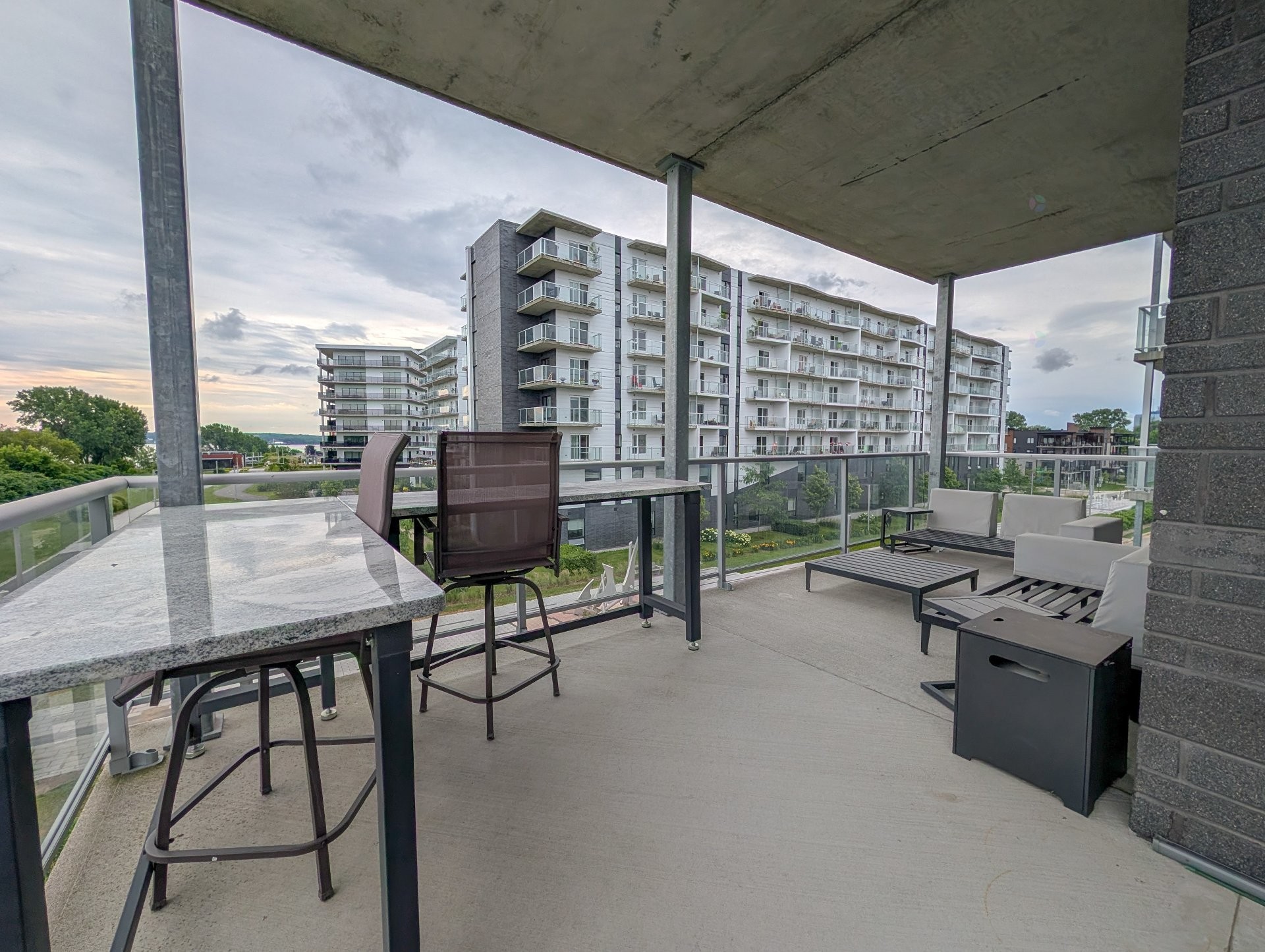 









1100


Av. des Draveurs

, 301,
Trois-Rivières,




QC
G9A0C6


