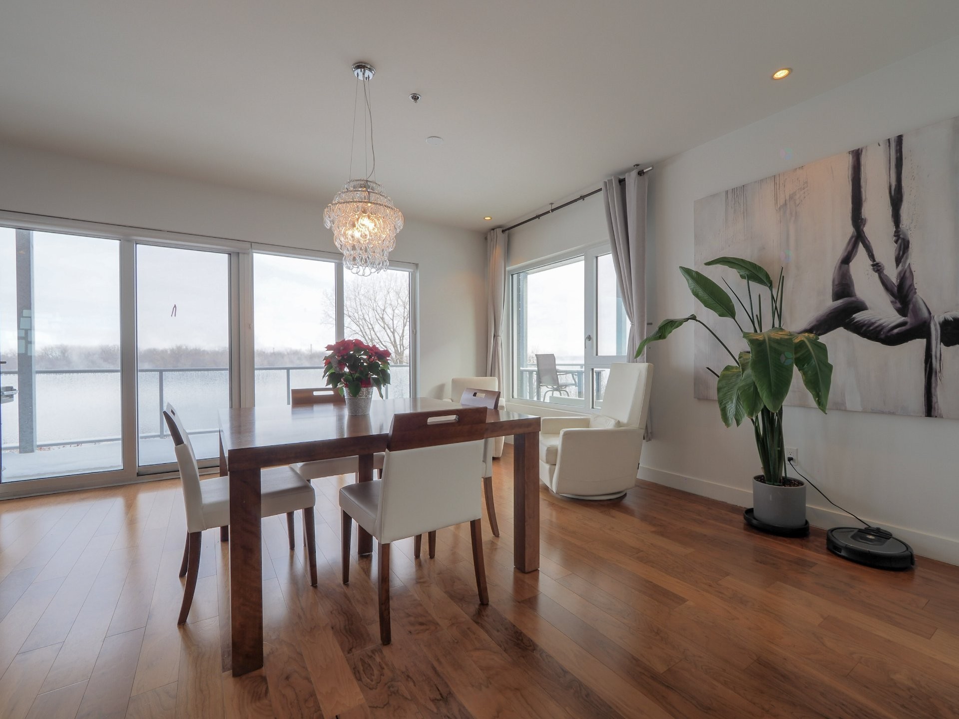 









1100


Av. des Draveurs

, 301,
Trois-Rivières,




QC
G9A0C6

