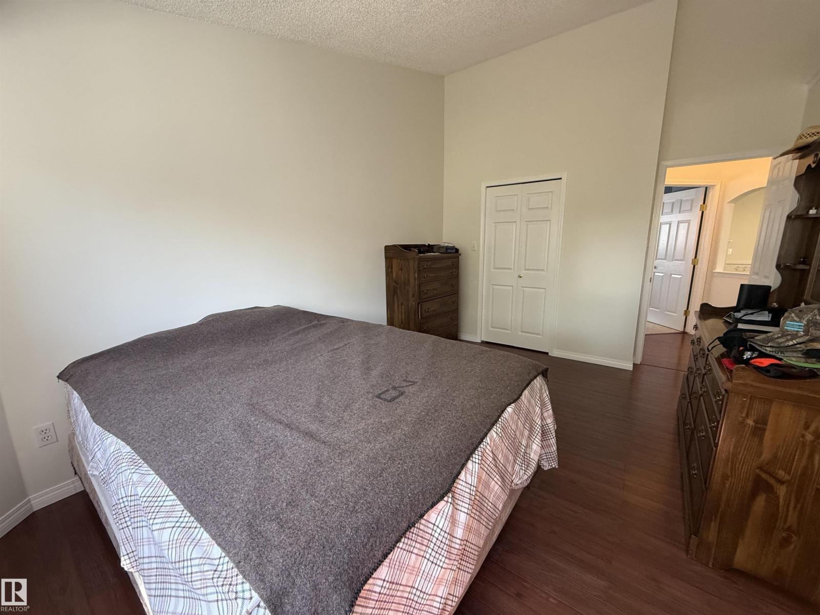 












25 Heatherglen CR

,
Spruce Grove,




Alberta
T7X3X4

