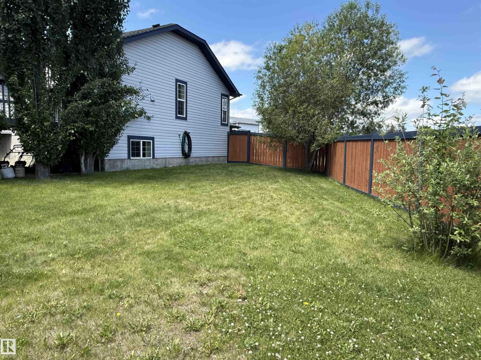 












25 Heatherglen CR

,
Spruce Grove,




Alberta
T7X3X4

