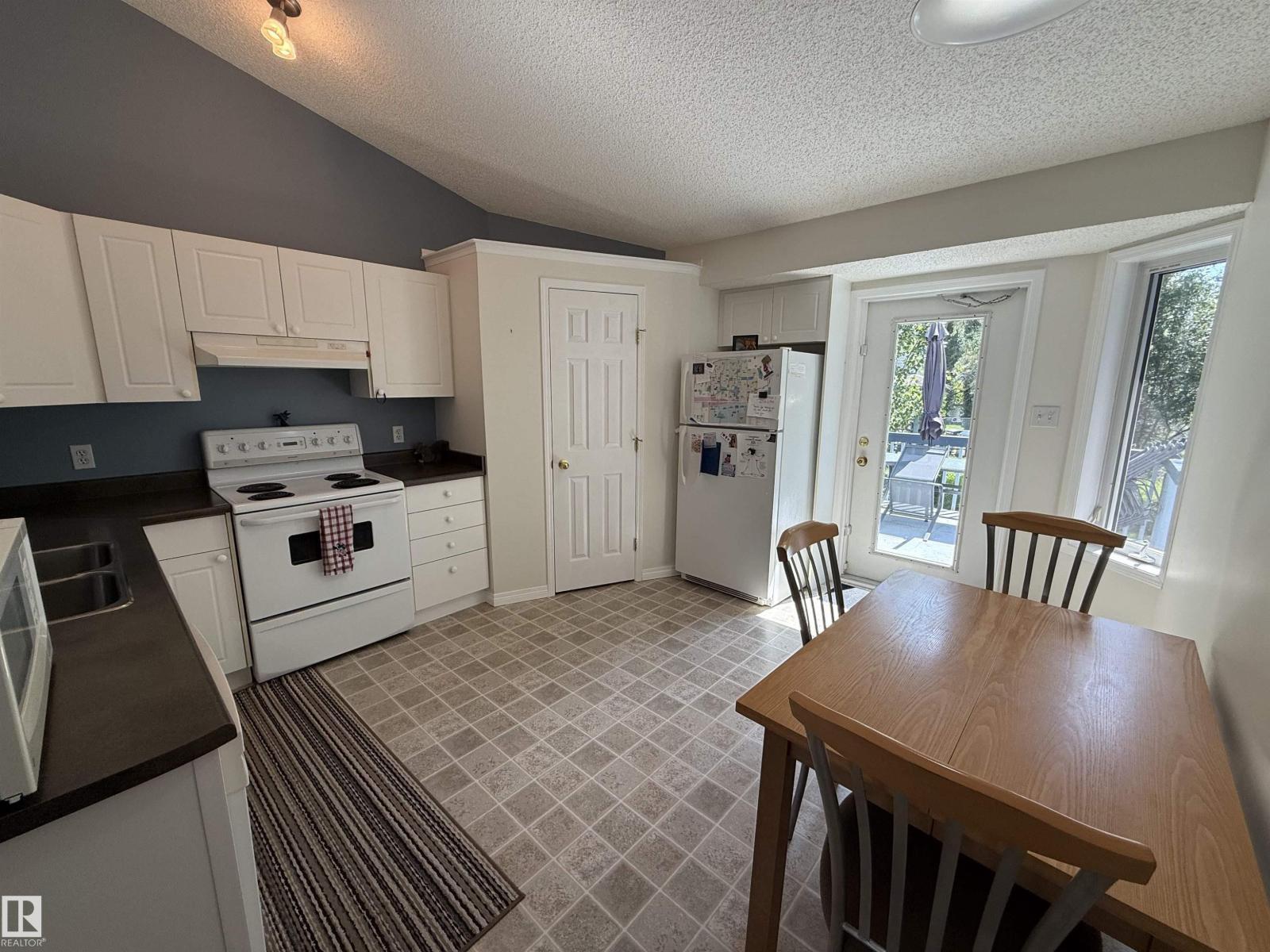 












25 Heatherglen CR

,
Spruce Grove,




Alberta
T7X3X4

