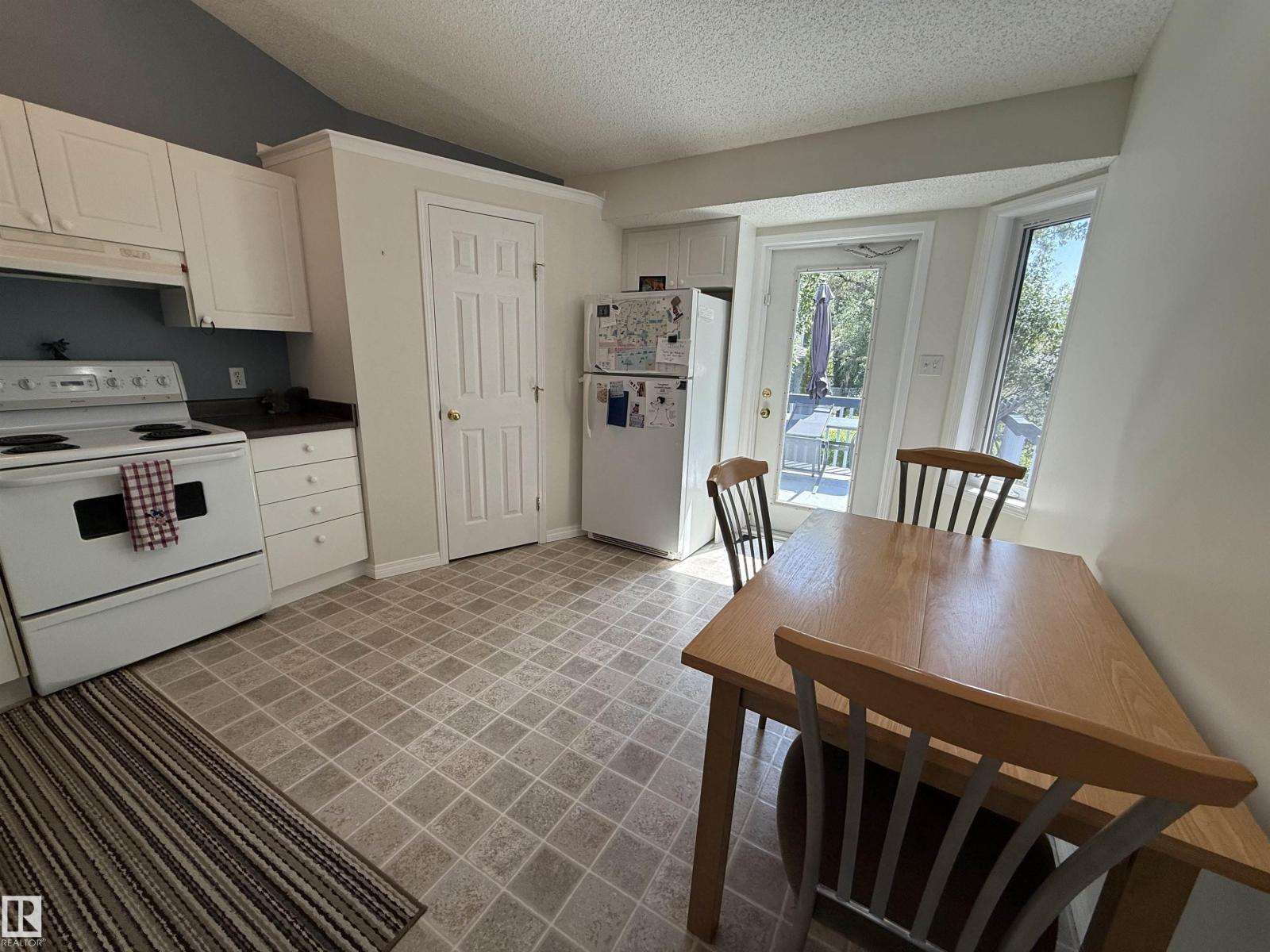 












25 Heatherglen CR

,
Spruce Grove,




Alberta
T7X3X4

