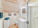 suite bathroom