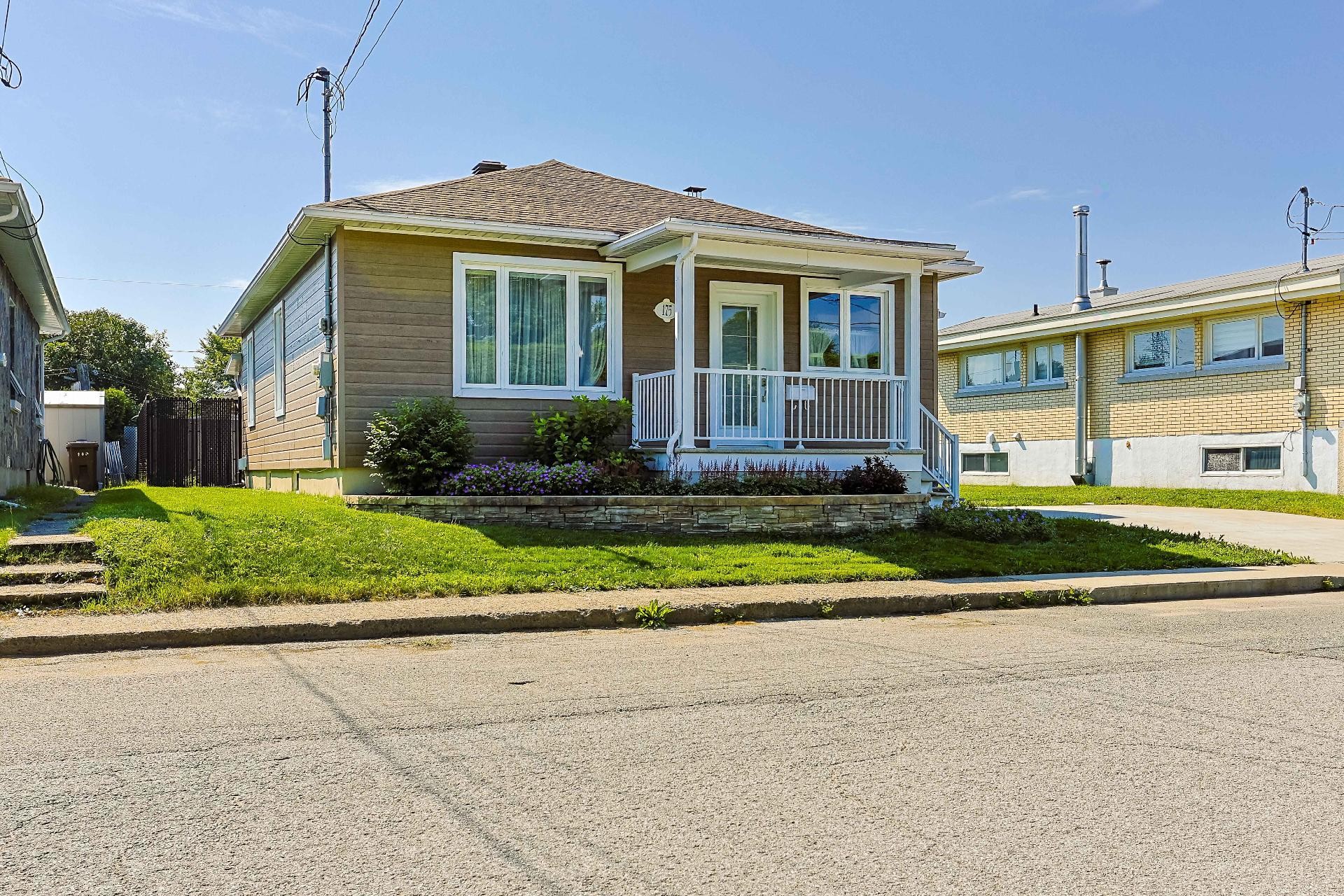 









175


121e Rue

,
Shawinigan,




QC
G9P3L3


