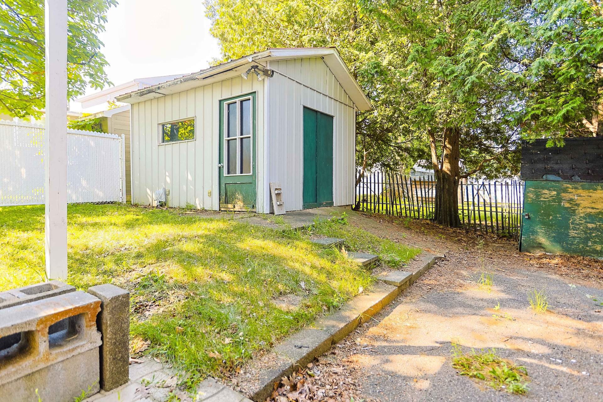 









357

 - 365


117e Rue

,
Shawinigan,




QC
G9P3B9

