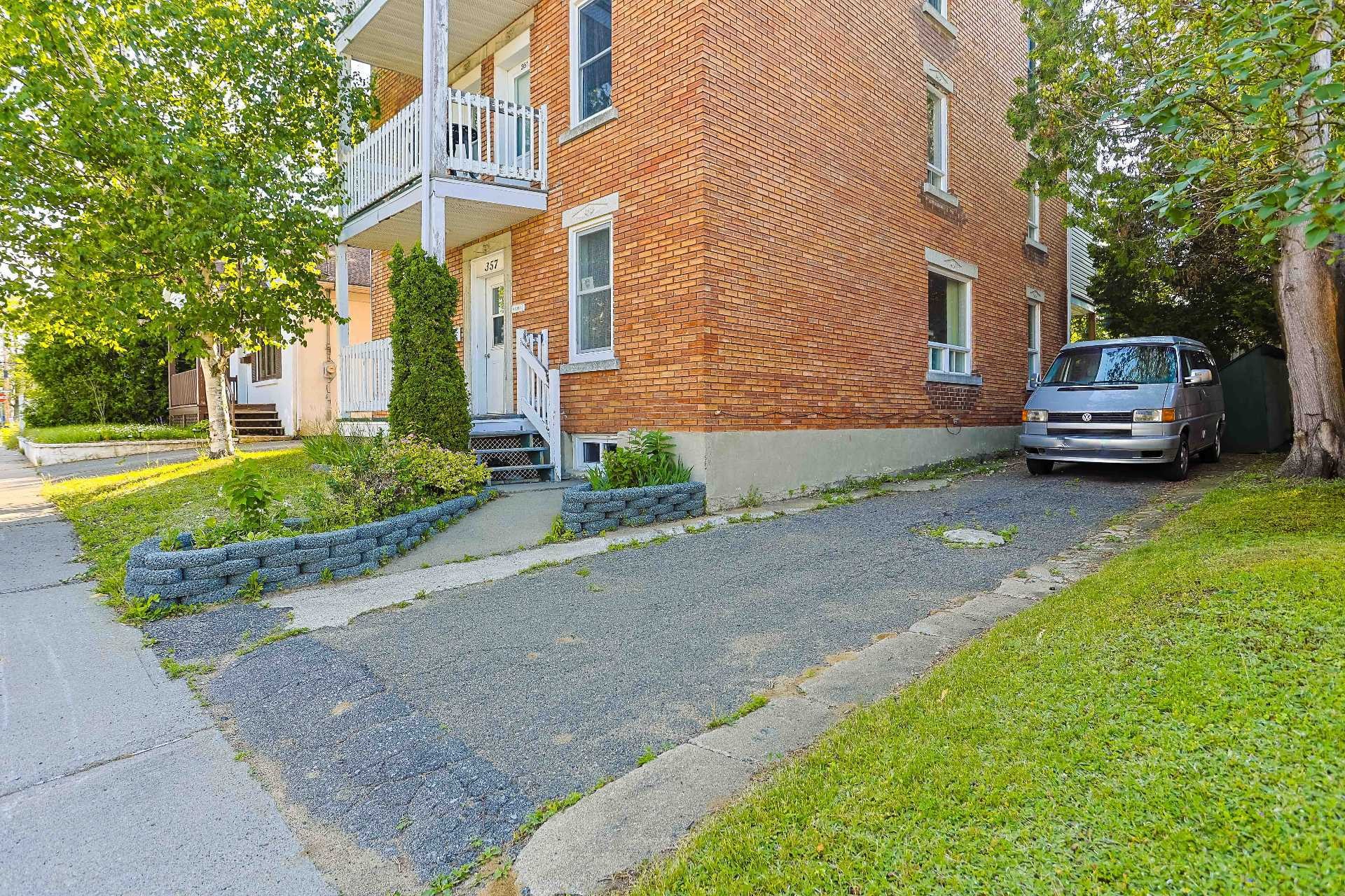 









357

 - 365


117e Rue

,
Shawinigan,




QC
G9P3B9


