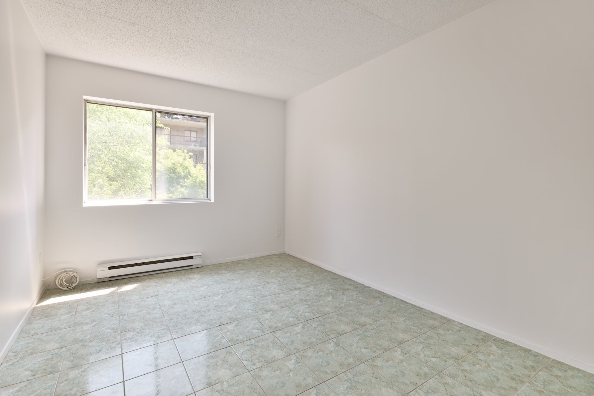 









7060


Av. Giraud

, 106,
Montréal (Anjou),




QC
H1J2J7

