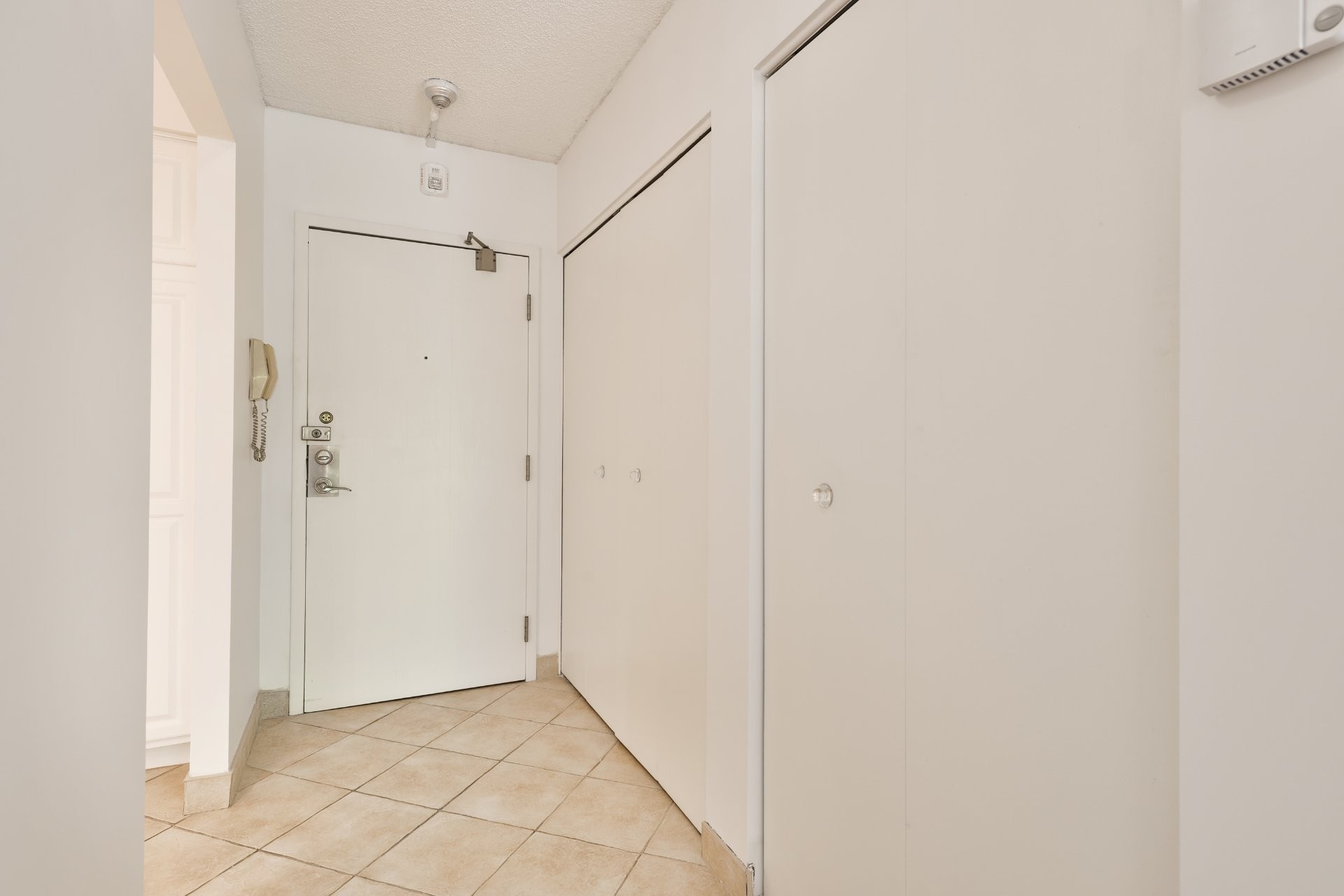 









7060


Av. Giraud

, 106,
Montréal (Anjou),




QC
H1J2J7

