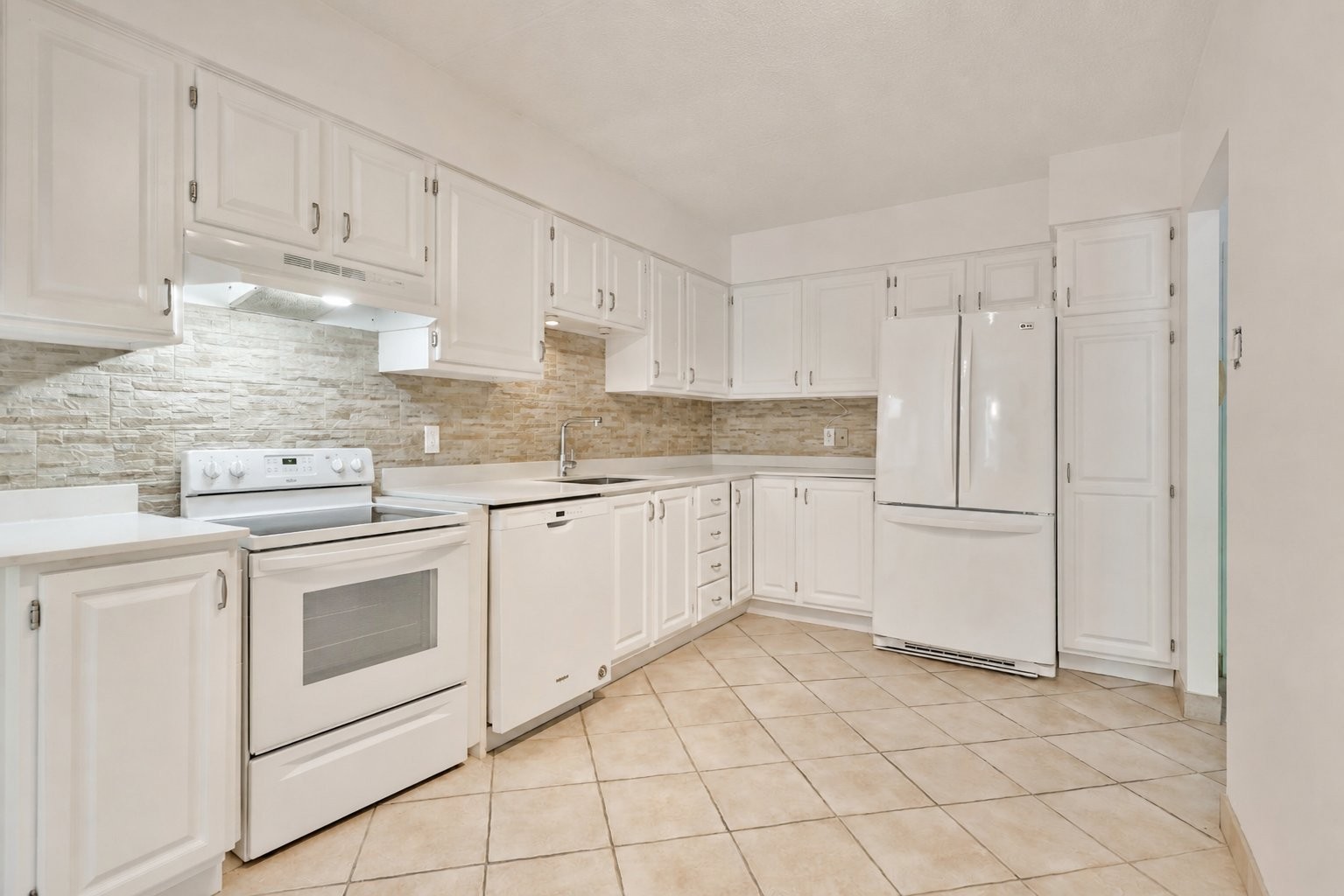 









7060


Av. Giraud

, 106,
Montréal (Anjou),




QC
H1J2J7

