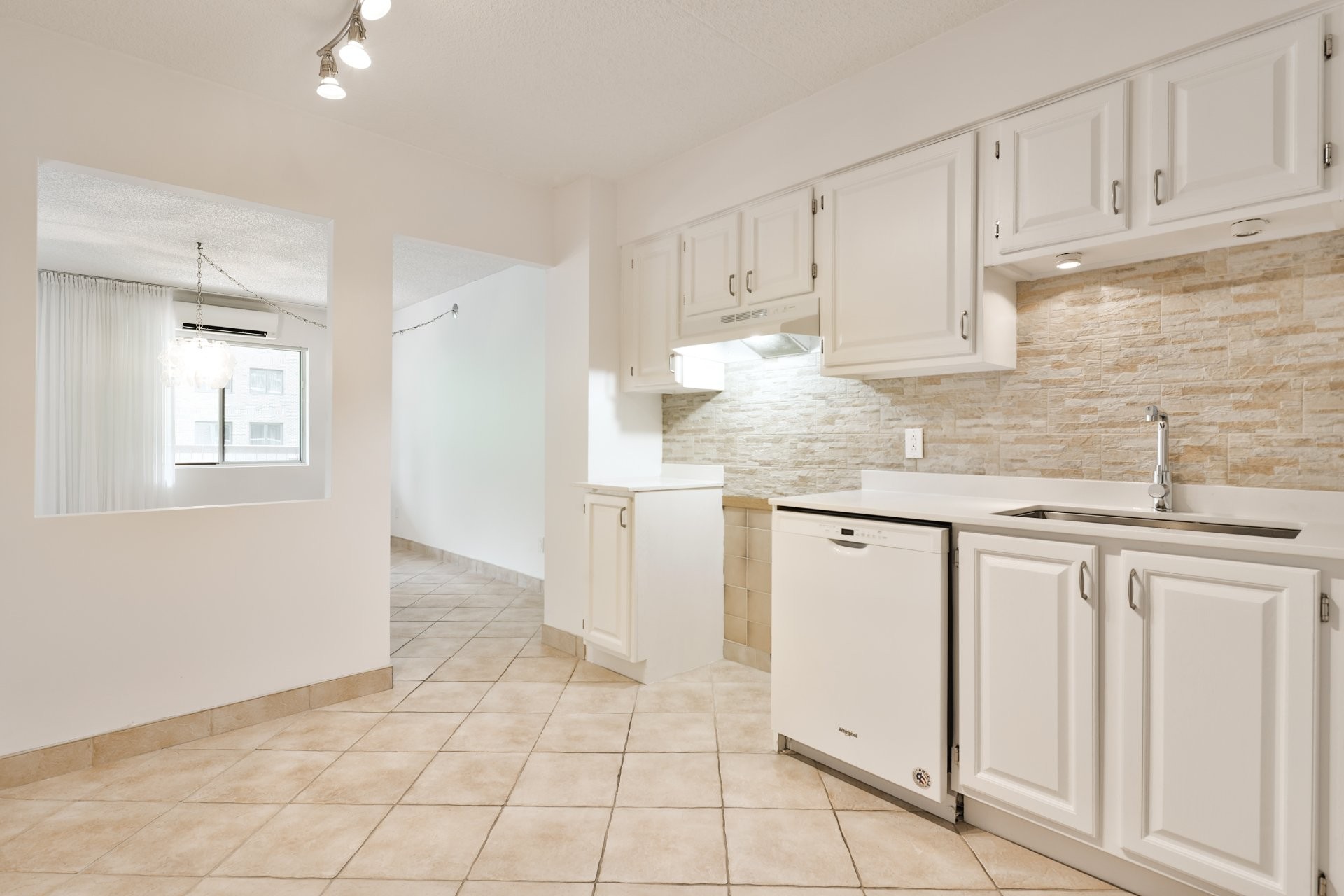 









7060


Av. Giraud

, 106,
Montréal (Anjou),




QC
H1J2J7

