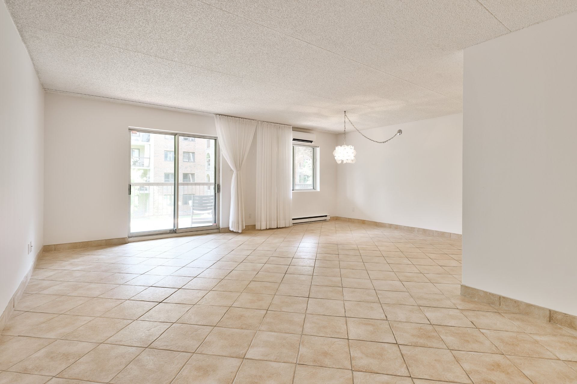 









7060


Av. Giraud

, 106,
Montréal (Anjou),




QC
H1J2J7

