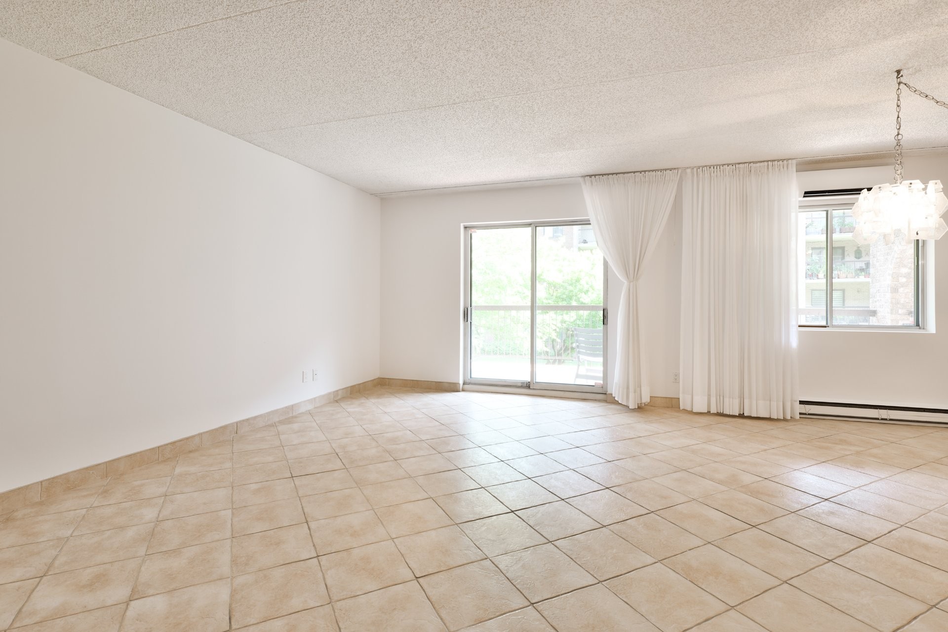 









7060


Av. Giraud

, 106,
Montréal (Anjou),




QC
H1J2J7

