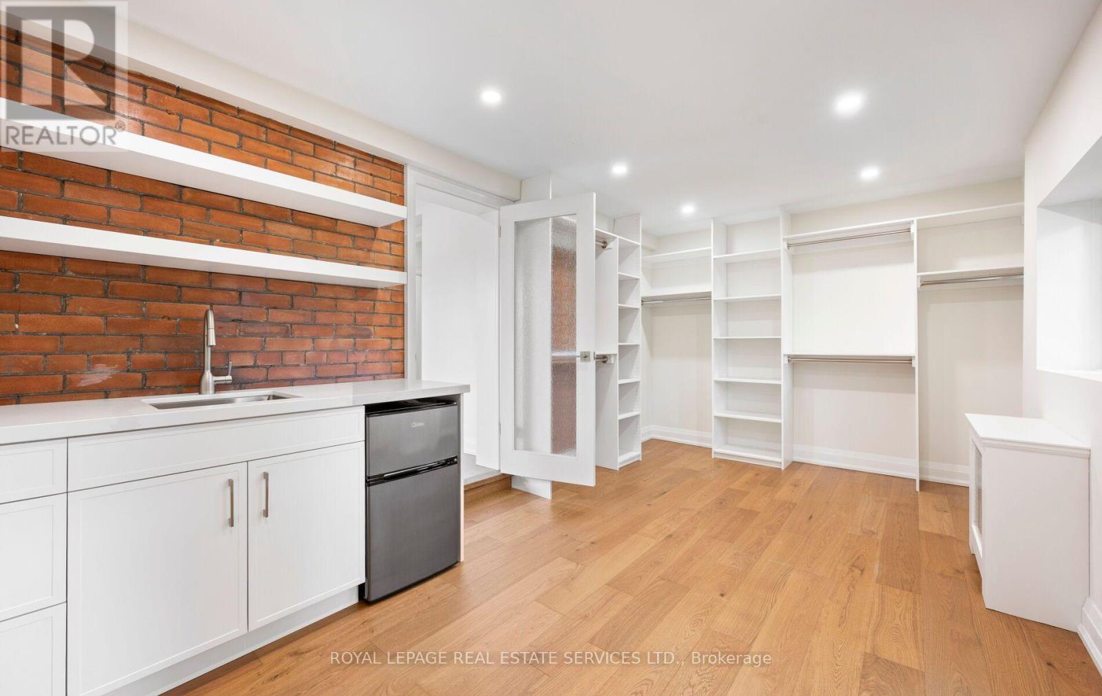 












509 CHRISTIE STREET

,
Toronto,




Ontario
M6G3C9

