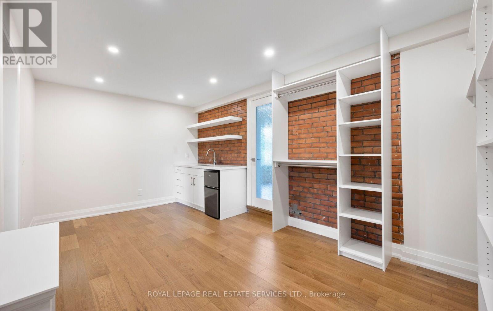 












509 CHRISTIE STREET

,
Toronto,




Ontario
M6G3C9

