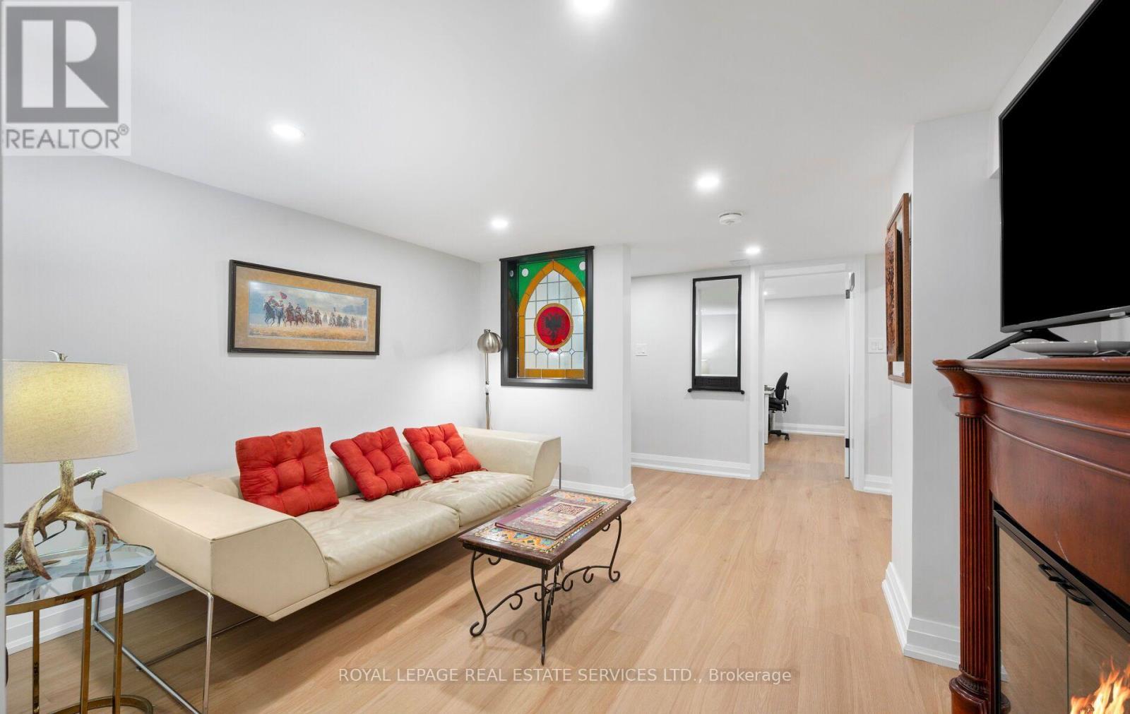 












509 CHRISTIE STREET

,
Toronto,




Ontario
M6G3C9

