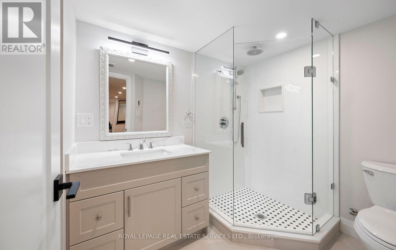 












509 CHRISTIE STREET

,
Toronto,




Ontario
M6G3C9

