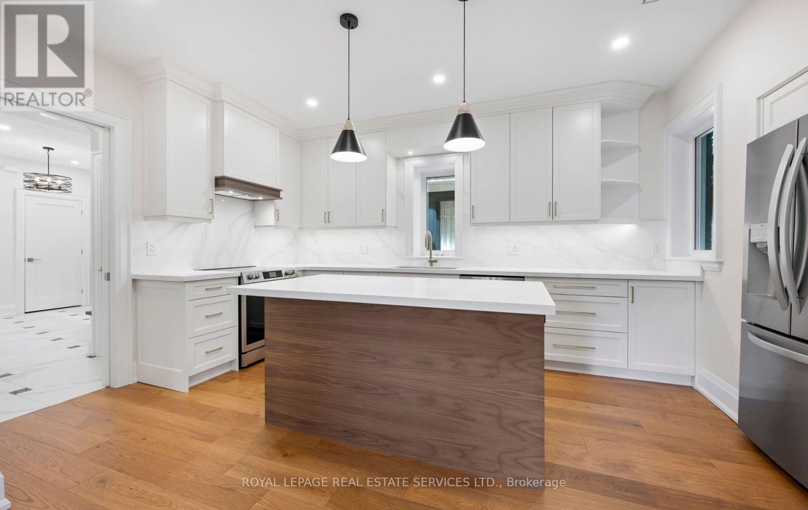 












509 CHRISTIE STREET

,
Toronto,




Ontario
M6G3C9


