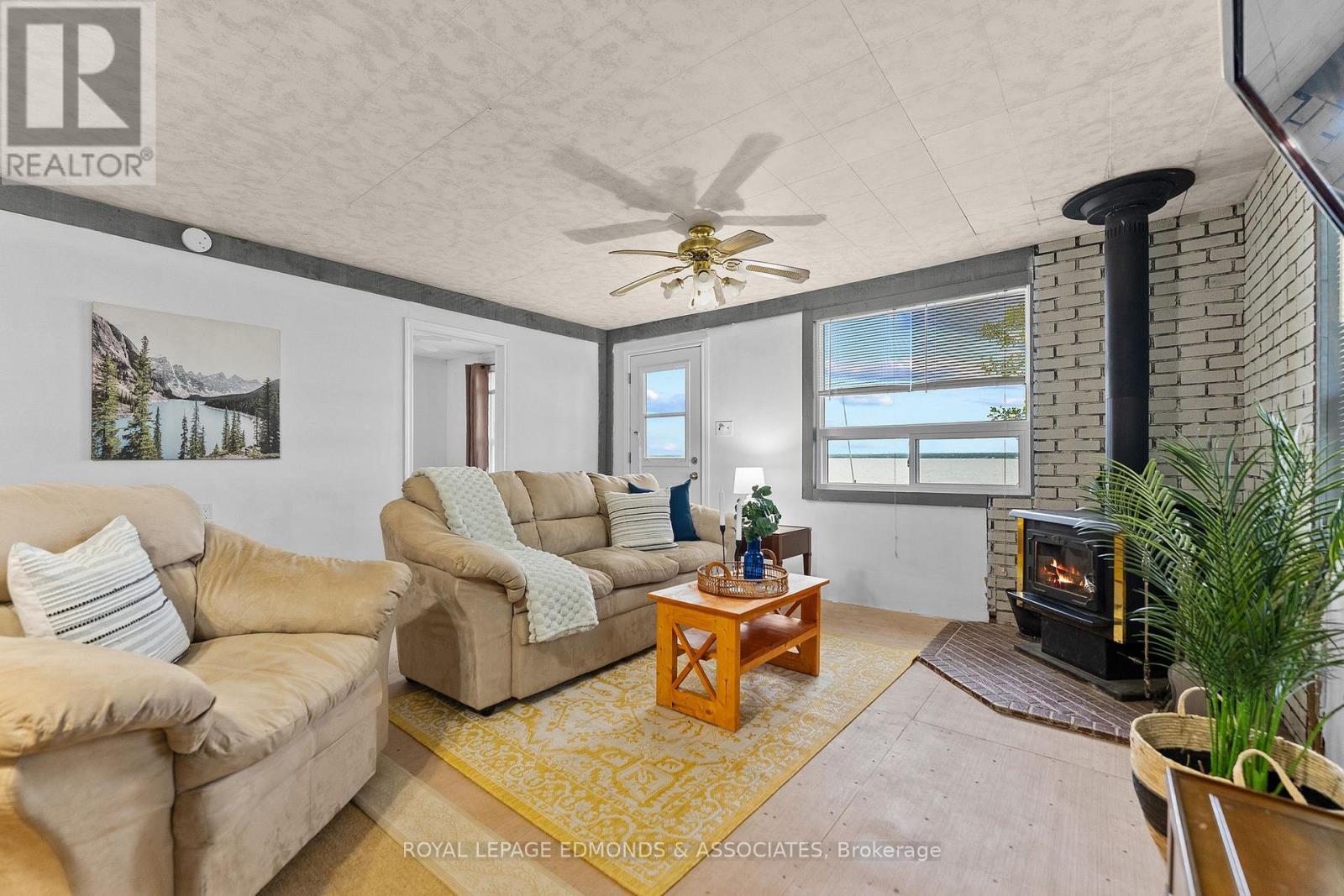 












45 GREATVIEW TRAIL

,
Whitewater Region,




Ontario
K8A6W2

