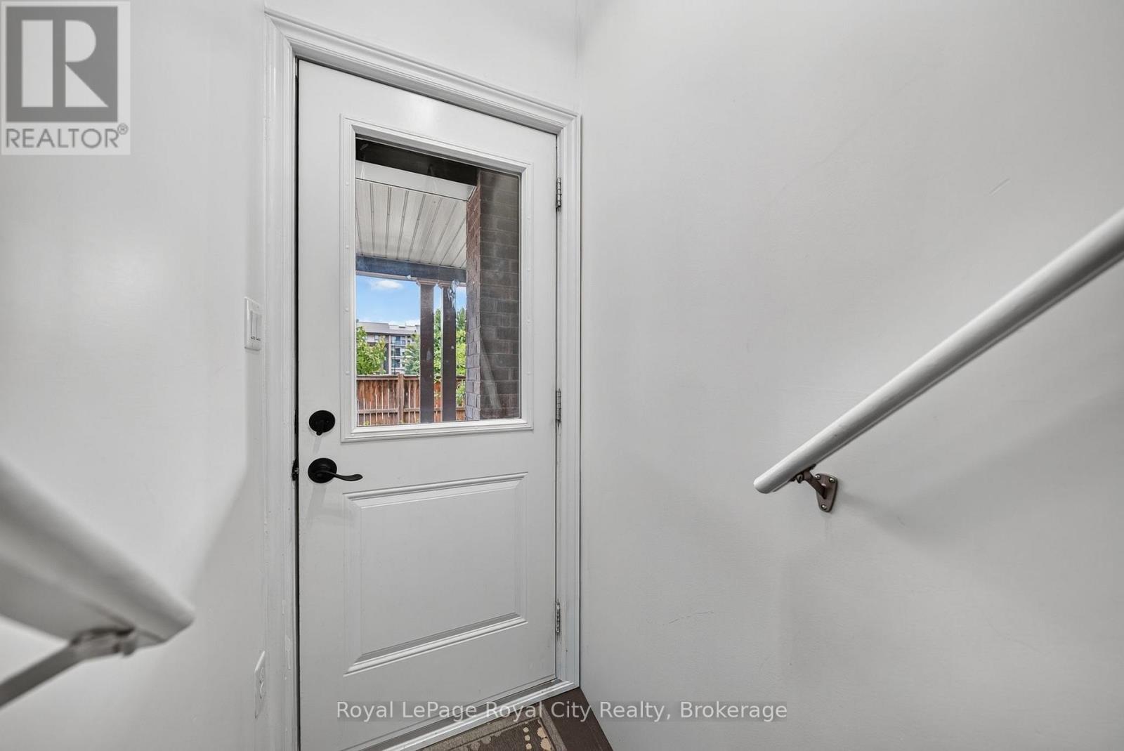 












30 - 39 KAY CRESCENT

,
Guelph (Pineridge/Westminster Woods),




Ontario
N1L0N5

