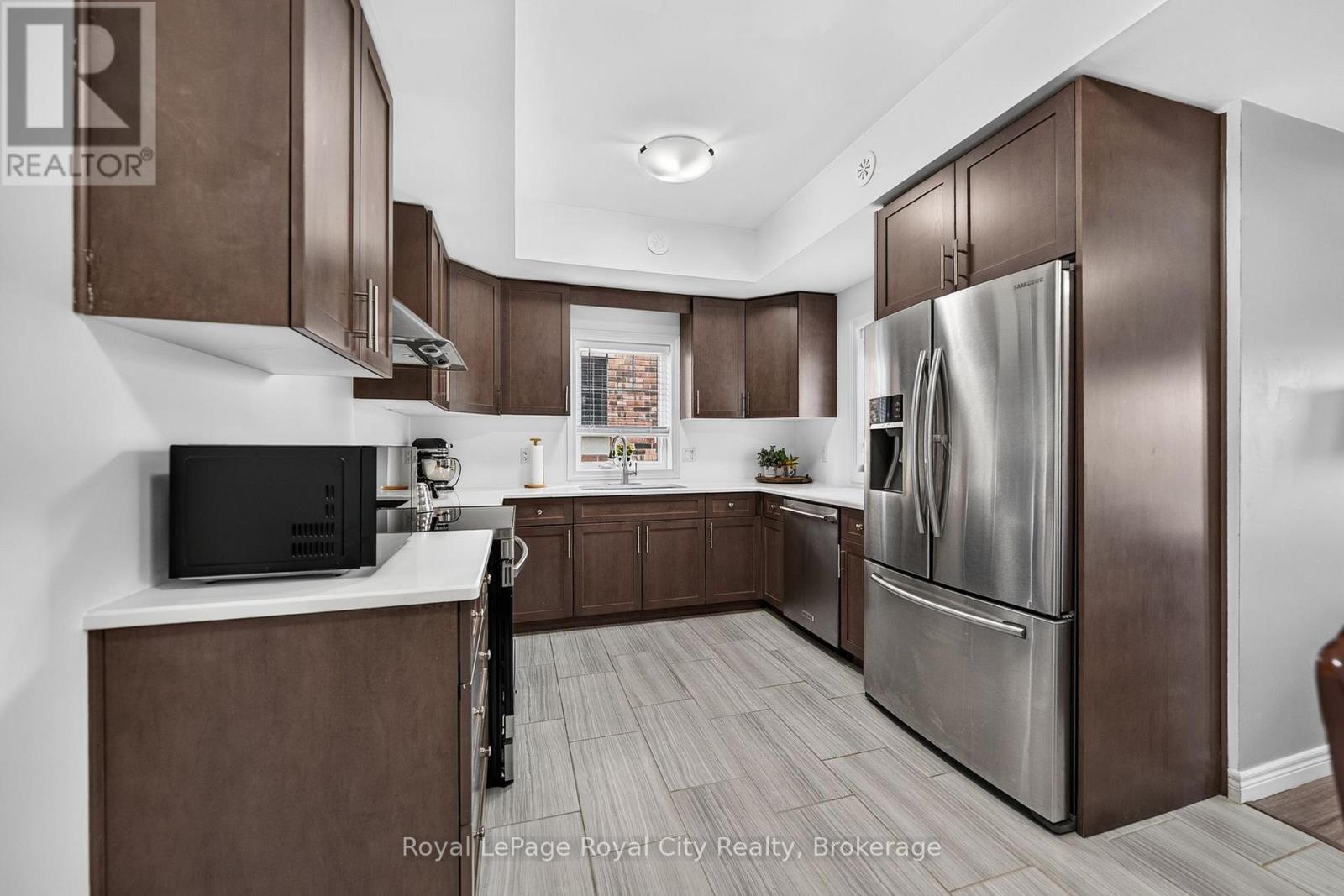 












30 - 39 KAY CRESCENT

,
Guelph (Pineridge/Westminster Woods),




Ontario
N1L0N5

