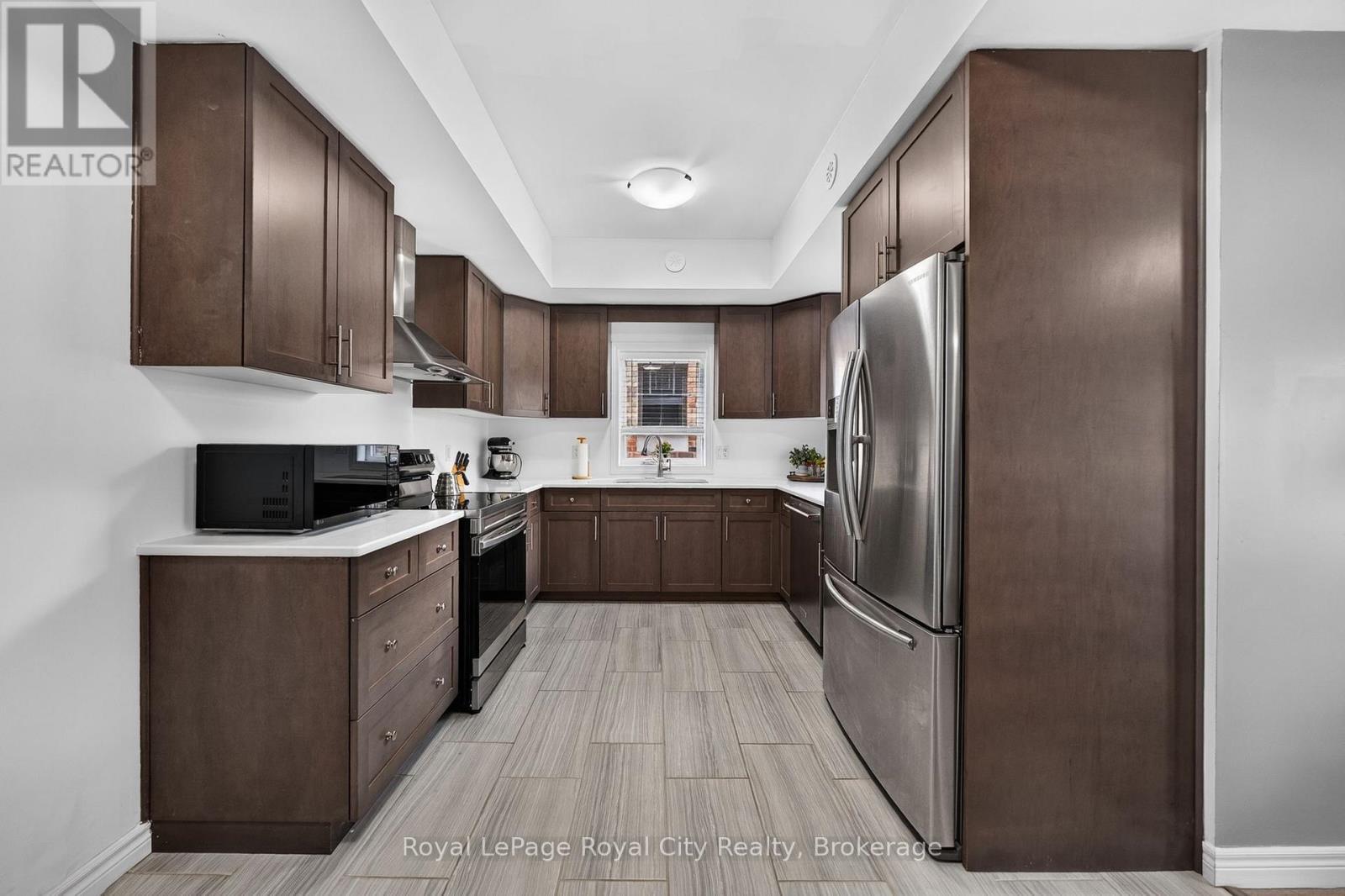 












30 - 39 KAY CRESCENT

,
Guelph (Pineridge/Westminster Woods),




Ontario
N1L0N5


