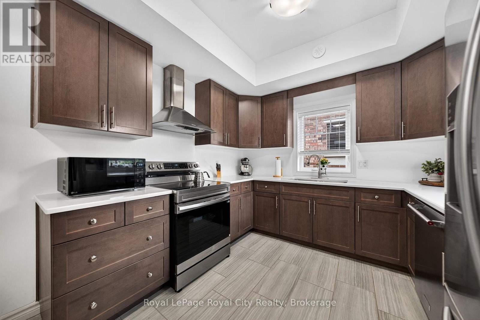 












30 - 39 KAY CRESCENT

,
Guelph (Pineridge/Westminster Woods),




Ontario
N1L0N5

