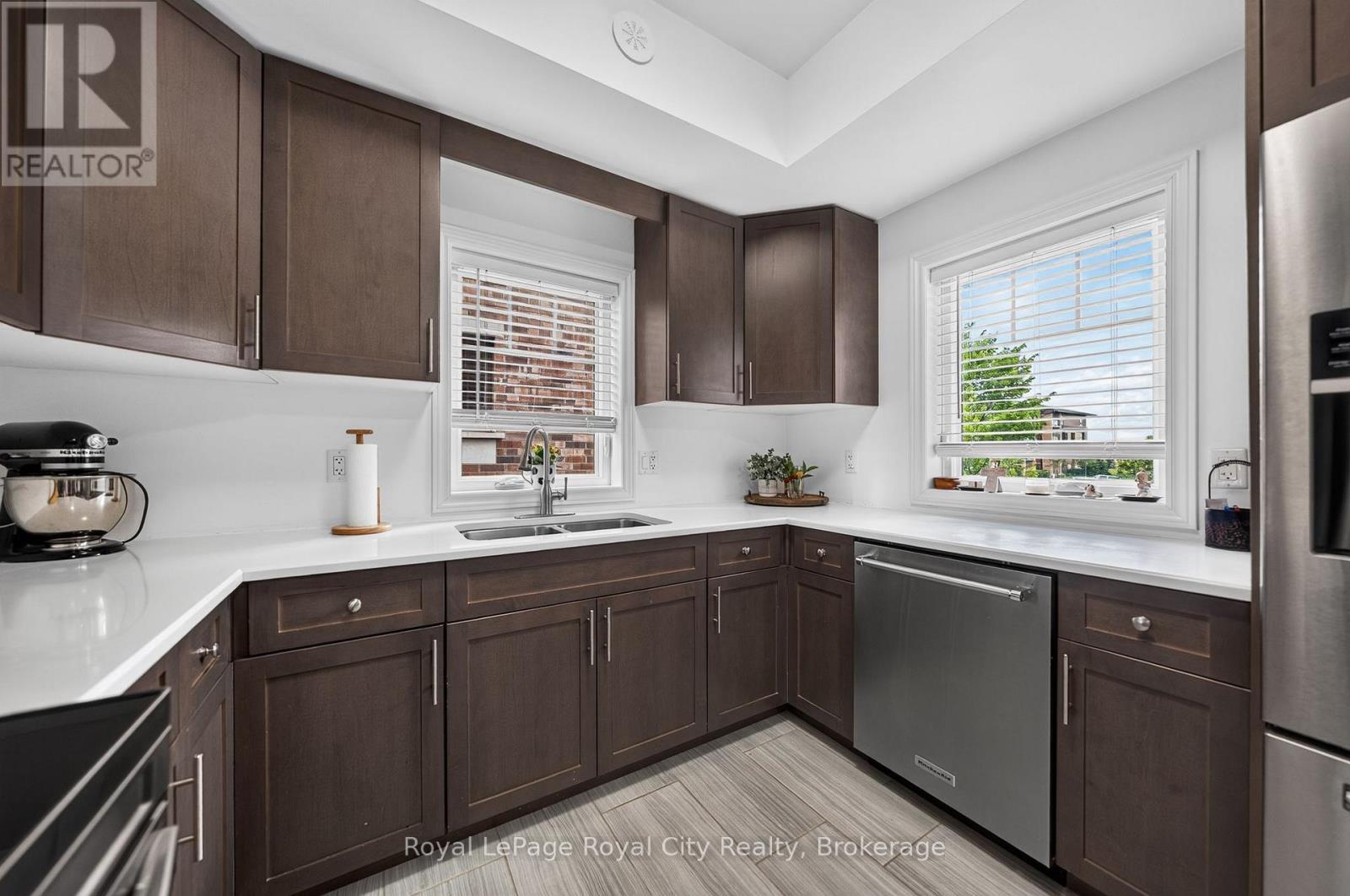












30 - 39 KAY CRESCENT

,
Guelph (Pineridge/Westminster Woods),




Ontario
N1L0N5


