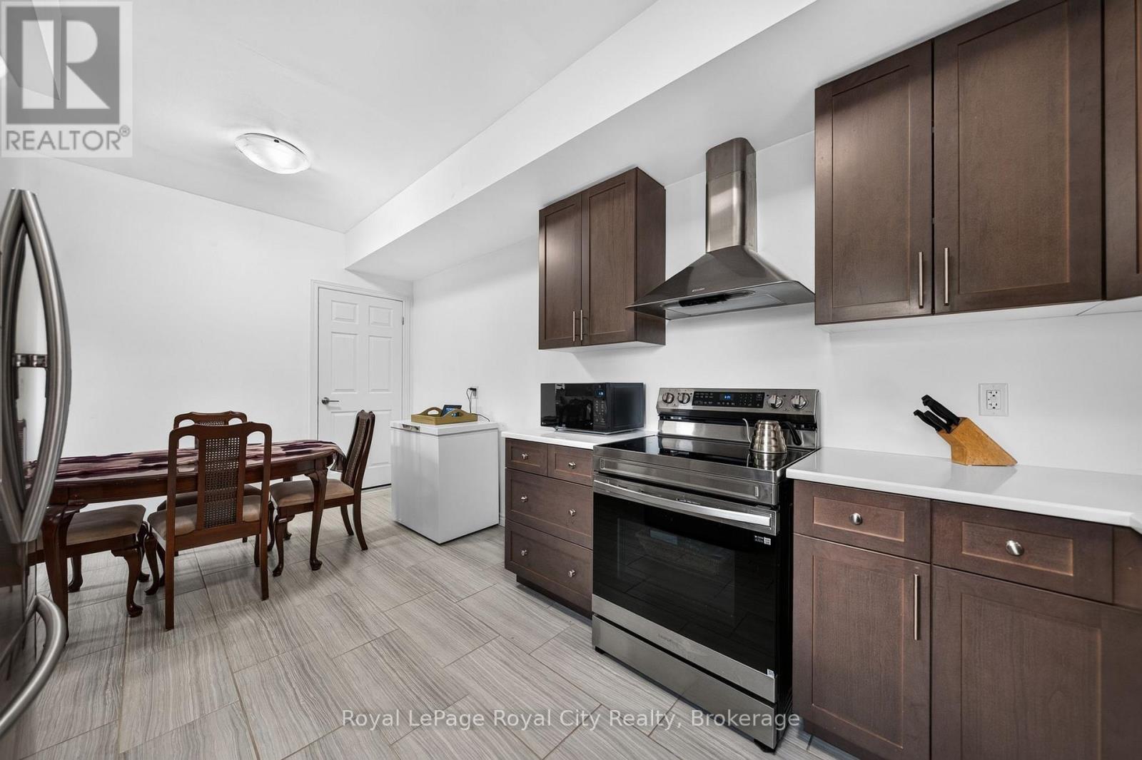 












30 - 39 KAY CRESCENT

,
Guelph (Pineridge/Westminster Woods),




Ontario
N1L0N5

