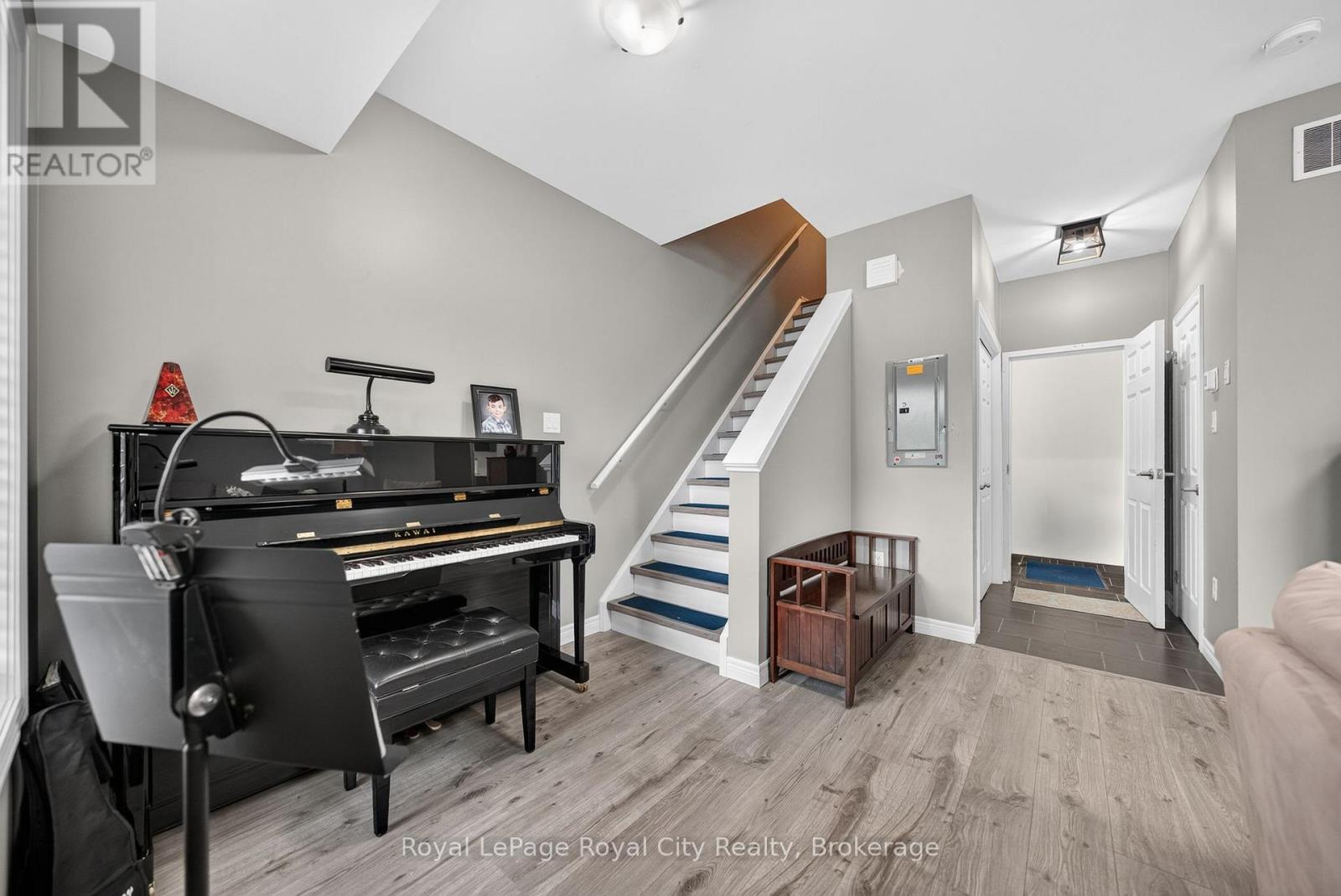 












30 - 39 KAY CRESCENT

,
Guelph (Pineridge/Westminster Woods),




Ontario
N1L0N5

