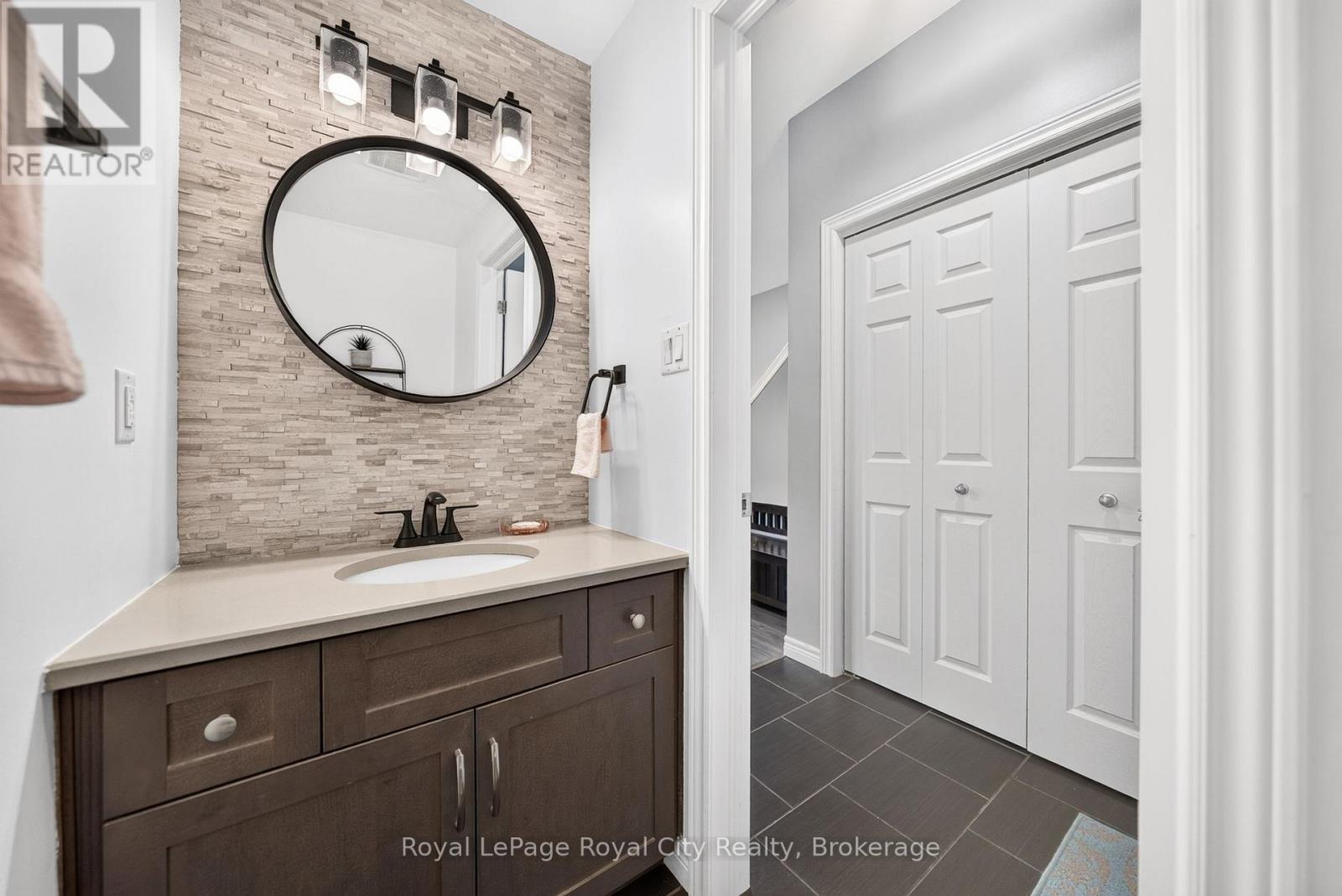 












30 - 39 KAY CRESCENT

,
Guelph (Pineridge/Westminster Woods),




Ontario
N1L0N5

