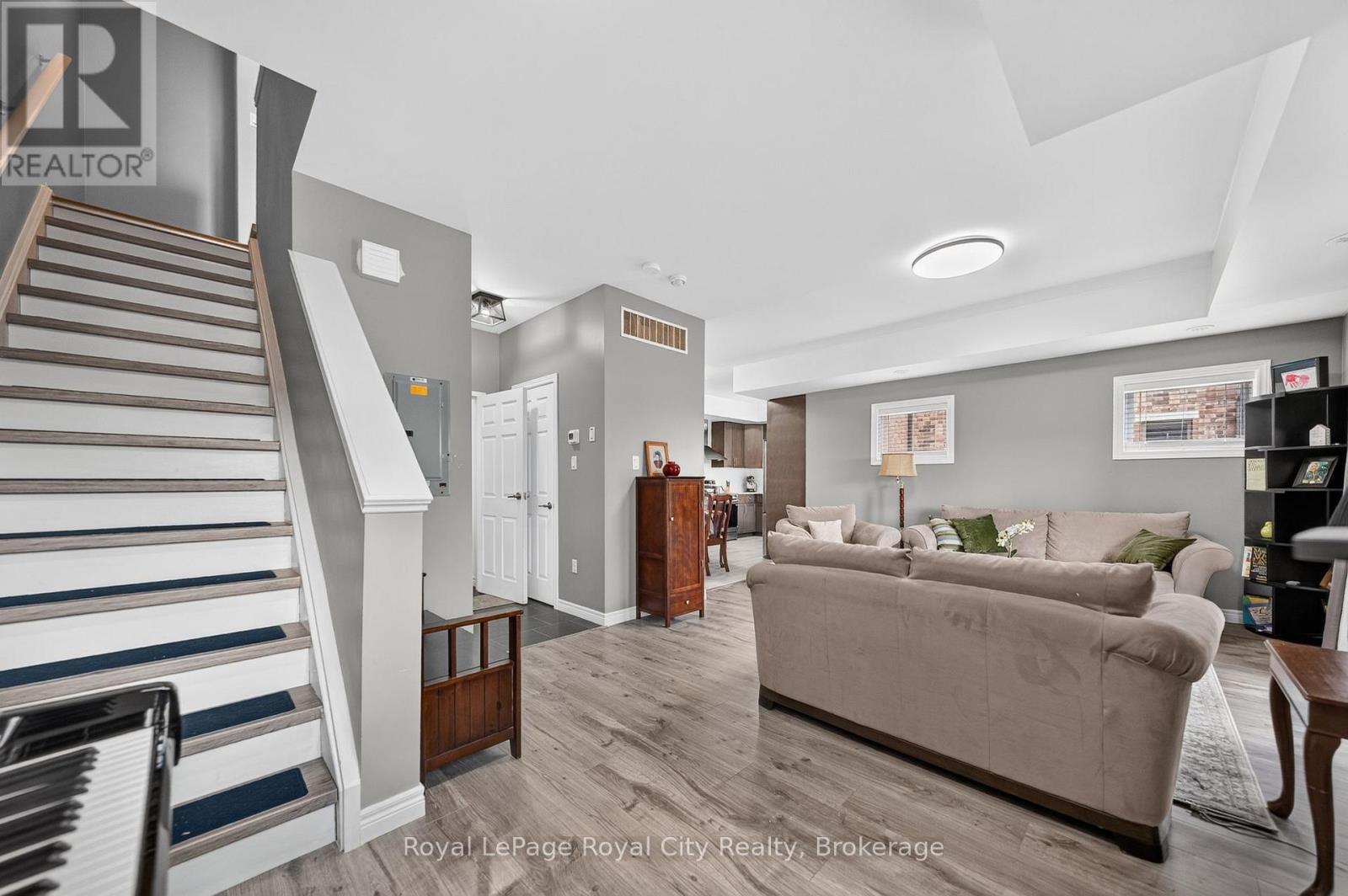 












30 - 39 KAY CRESCENT

,
Guelph (Pineridge/Westminster Woods),




Ontario
N1L0N5

