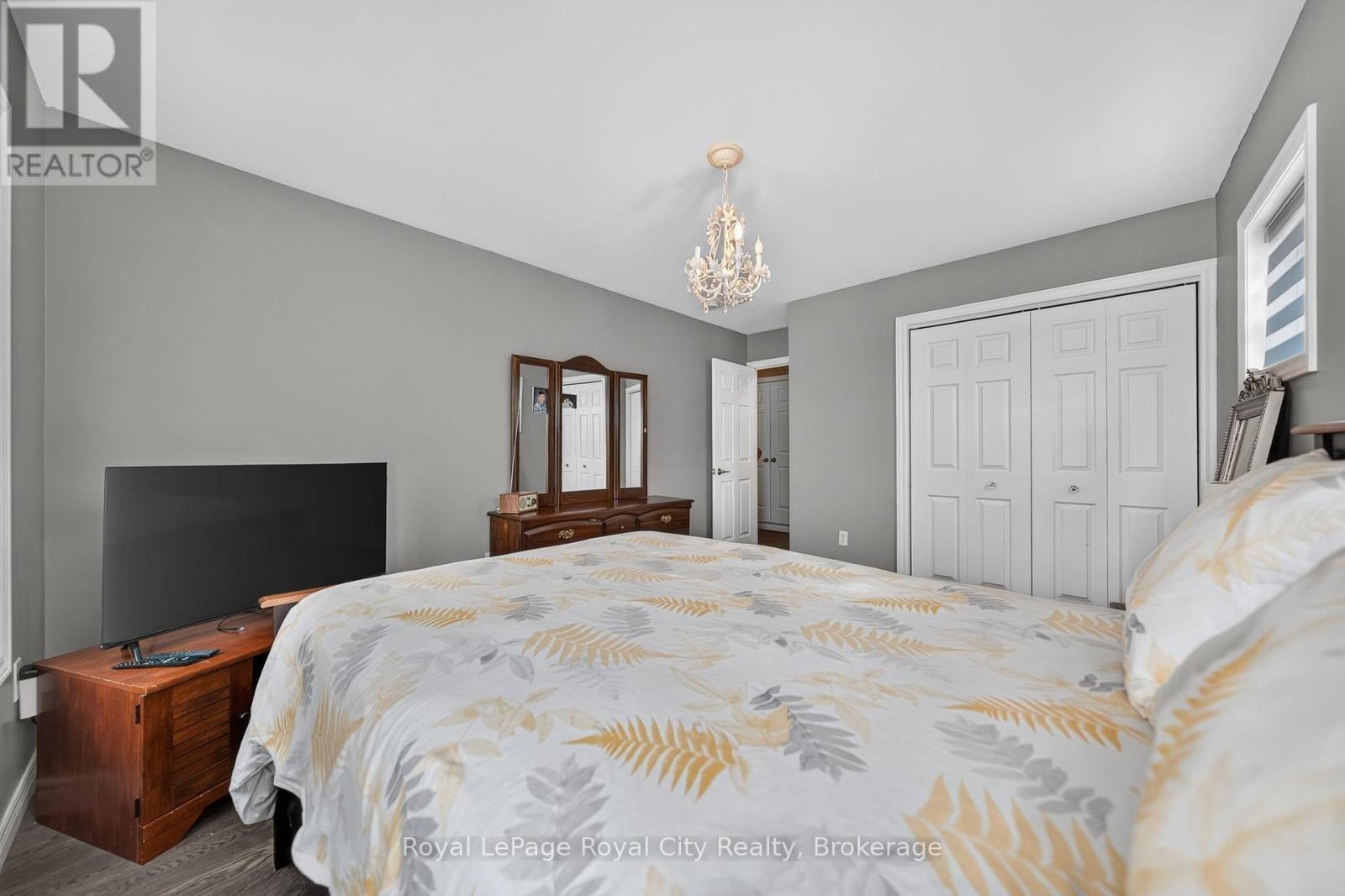 












30 - 39 KAY CRESCENT

,
Guelph (Pineridge/Westminster Woods),




Ontario
N1L0N5

