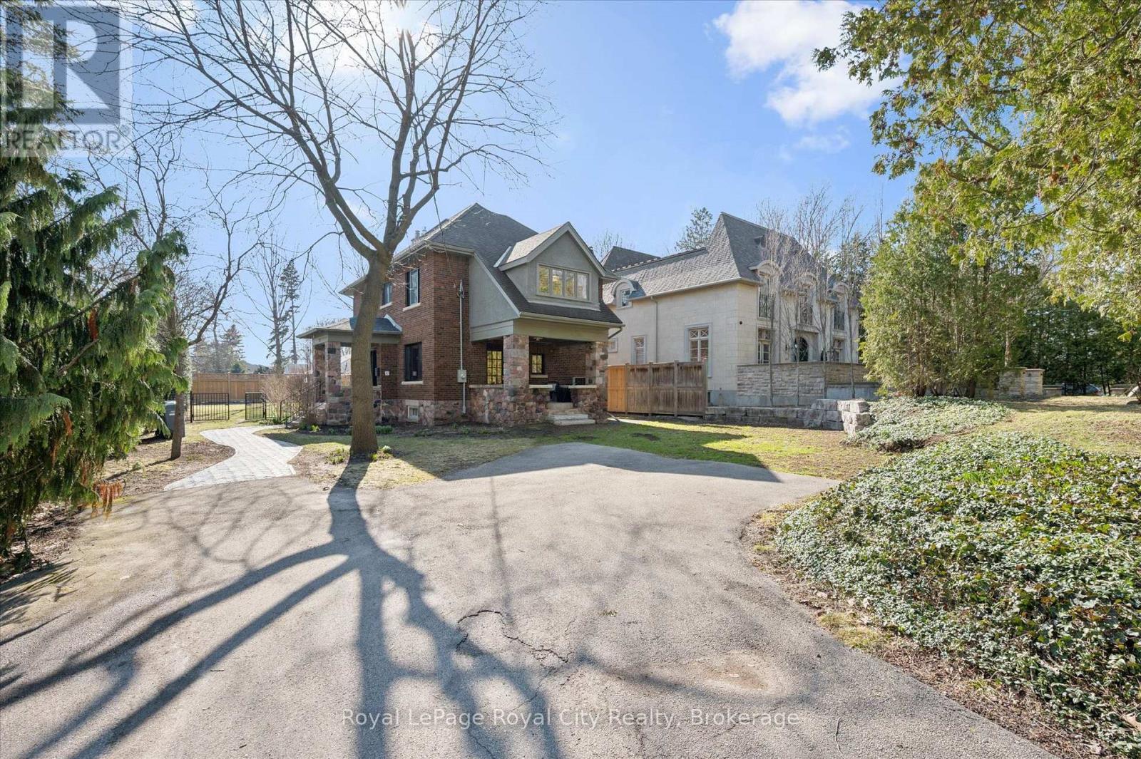 












87 UNIVERSITY AVENUE W

,
Guelph (Dovercliffe Park/Old University),




Ontario
N1G1P1

