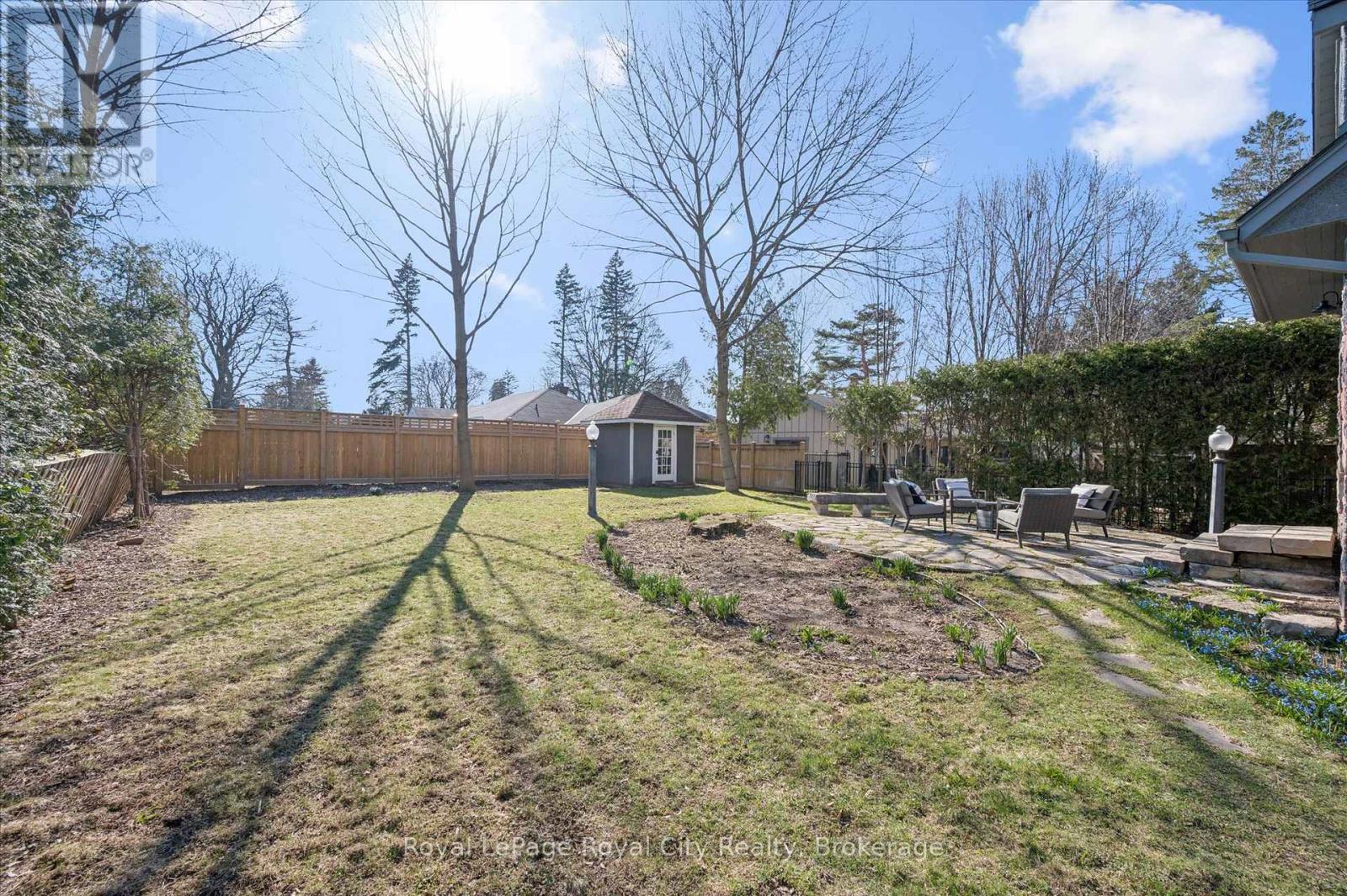 












87 UNIVERSITY AVENUE W

,
Guelph (Dovercliffe Park/Old University),




Ontario
N1G1P1

