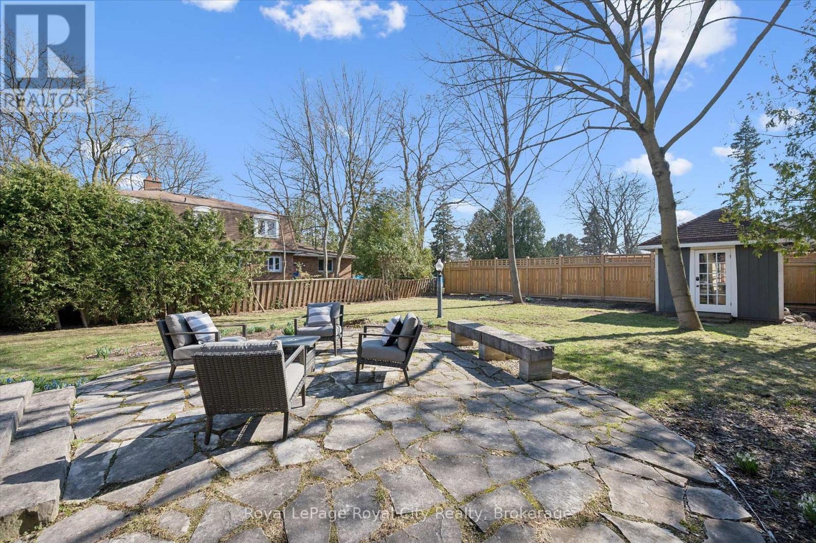 












87 UNIVERSITY AVENUE W

,
Guelph (Dovercliffe Park/Old University),




Ontario
N1G1P1

