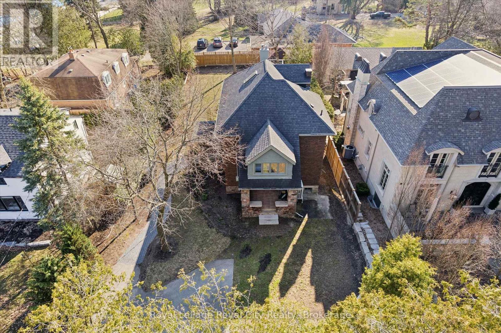 












87 UNIVERSITY AVENUE W

,
Guelph (Dovercliffe Park/Old University),




Ontario
N1G1P1

