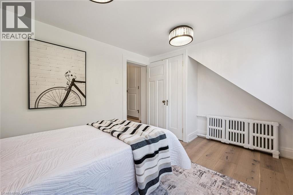 












87 UNIVERSITY Avenue W

,
Guelph,




Ontario
N1G1P1

